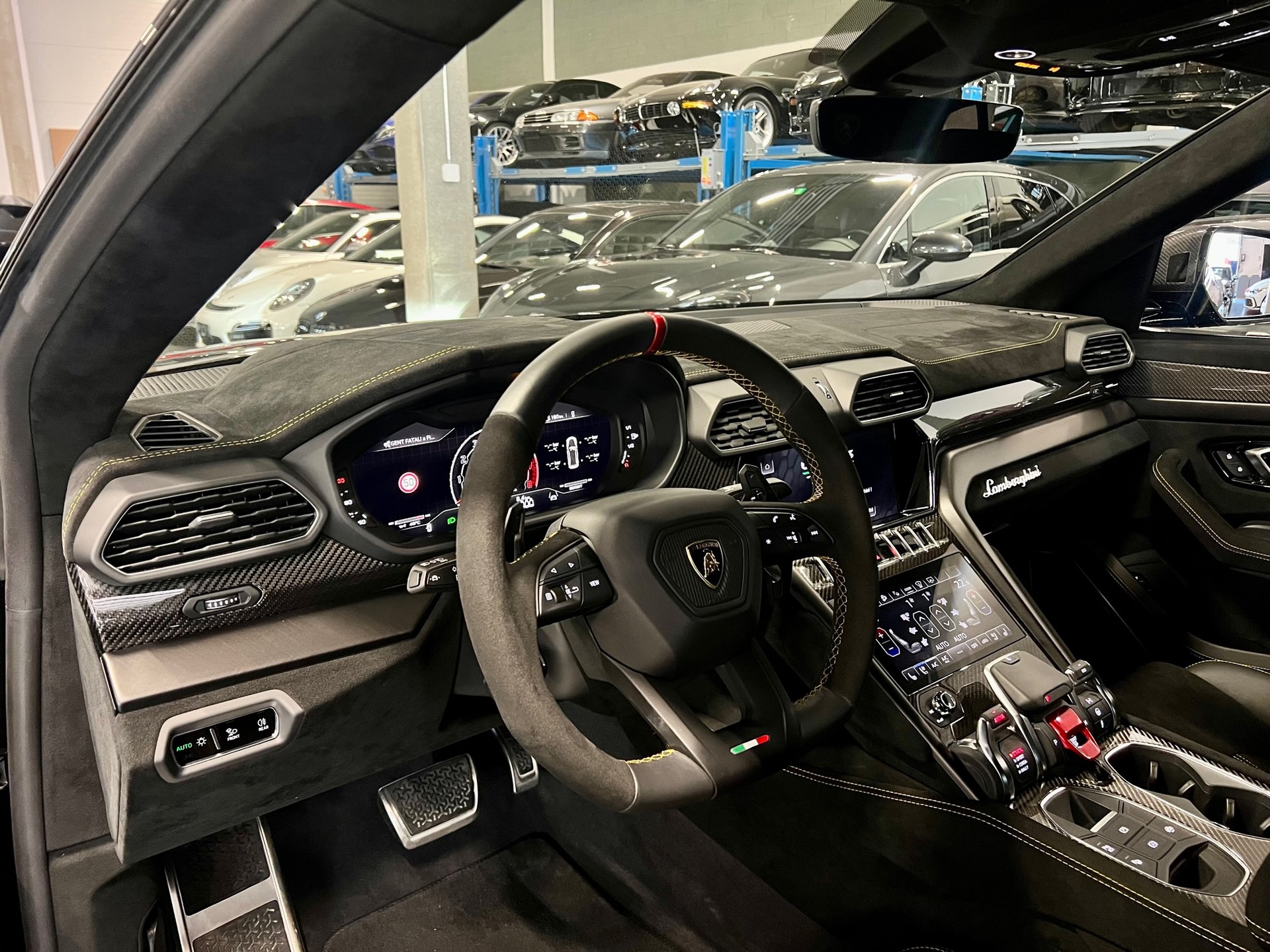 LAMBORGHINI Urus E-Gear Performante *Carbone*-image-6