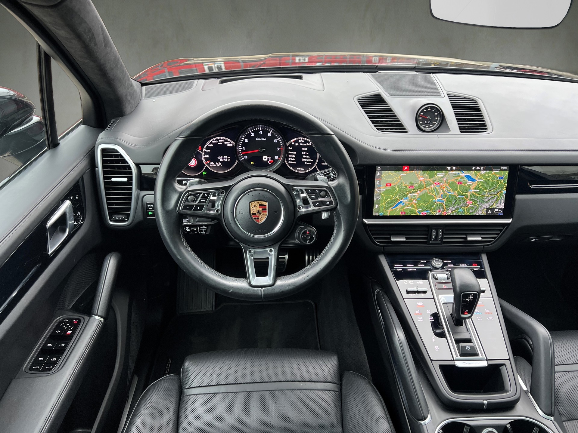 PORSCHE Cayenne Turbo-image-15