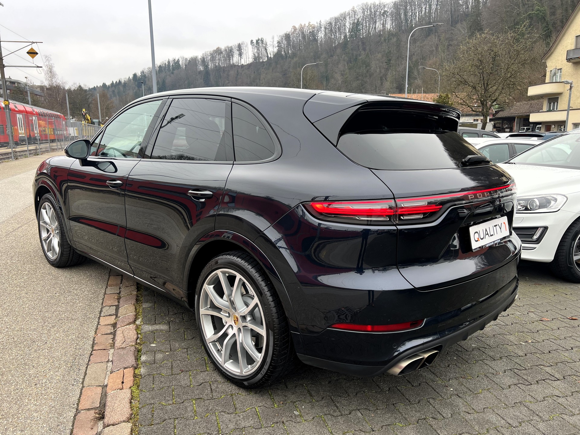 PORSCHE Cayenne Turbo-image-2