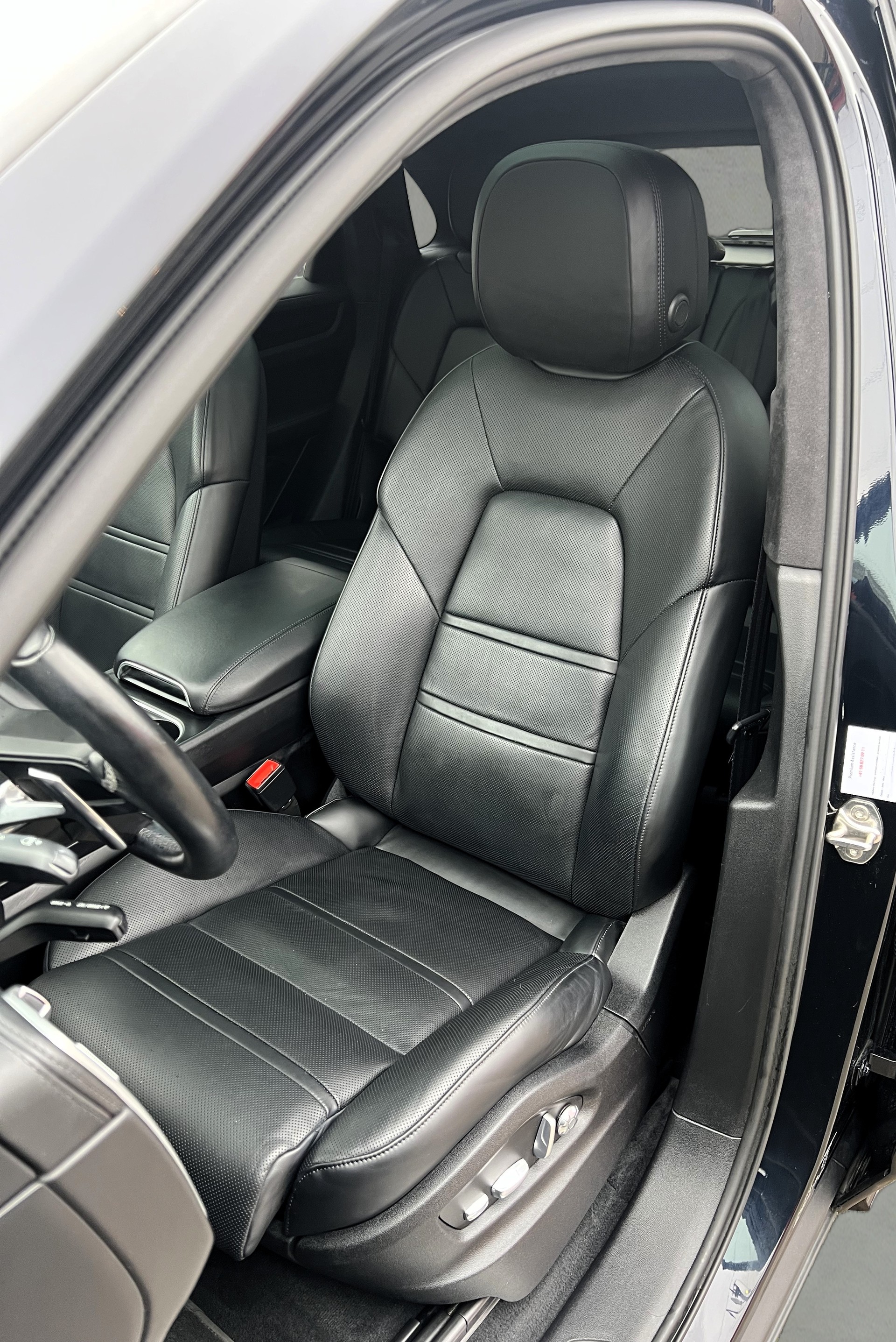 PORSCHE Cayenne Turbo-image-13