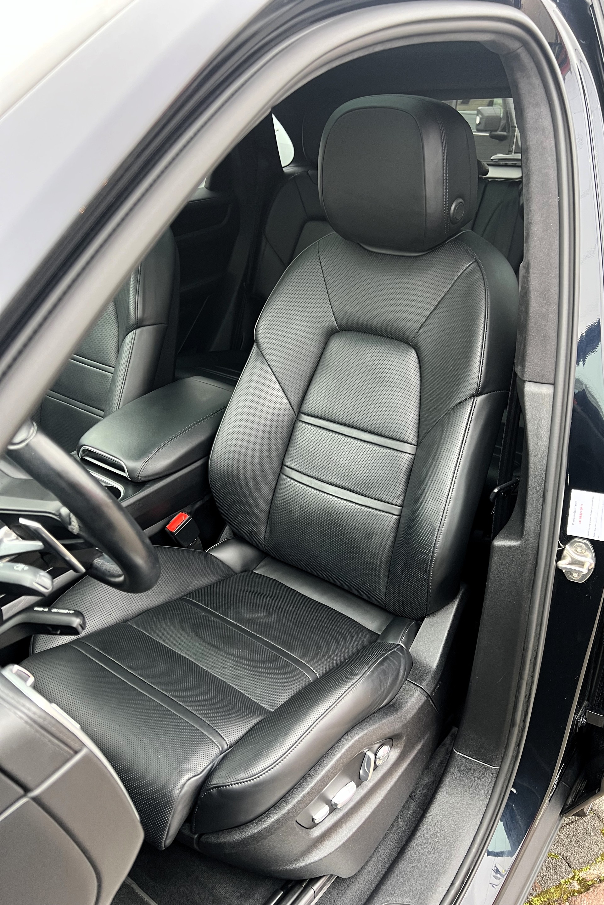 PORSCHE Cayenne Turbo-image-13