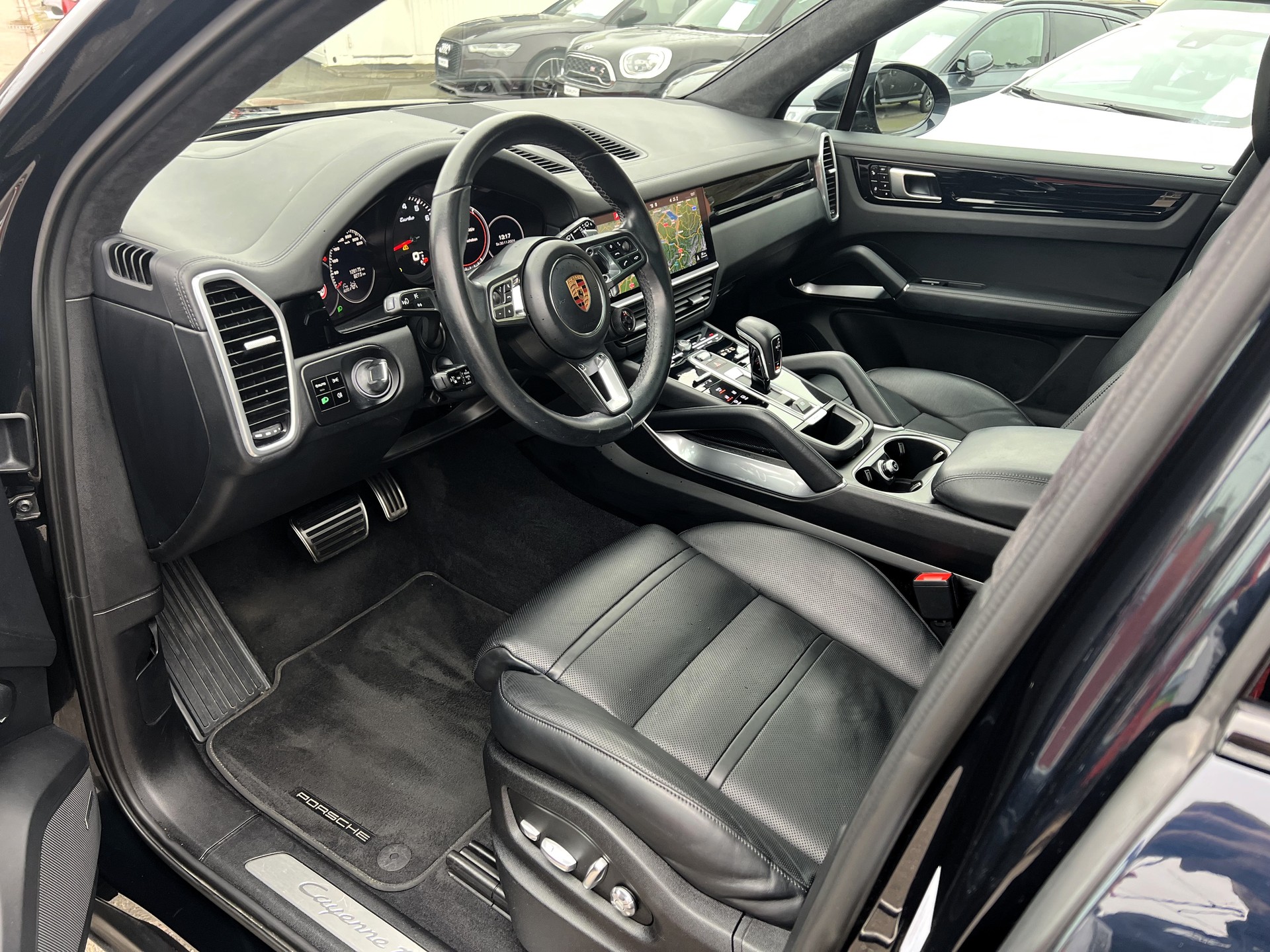 PORSCHE Cayenne Turbo-image-12