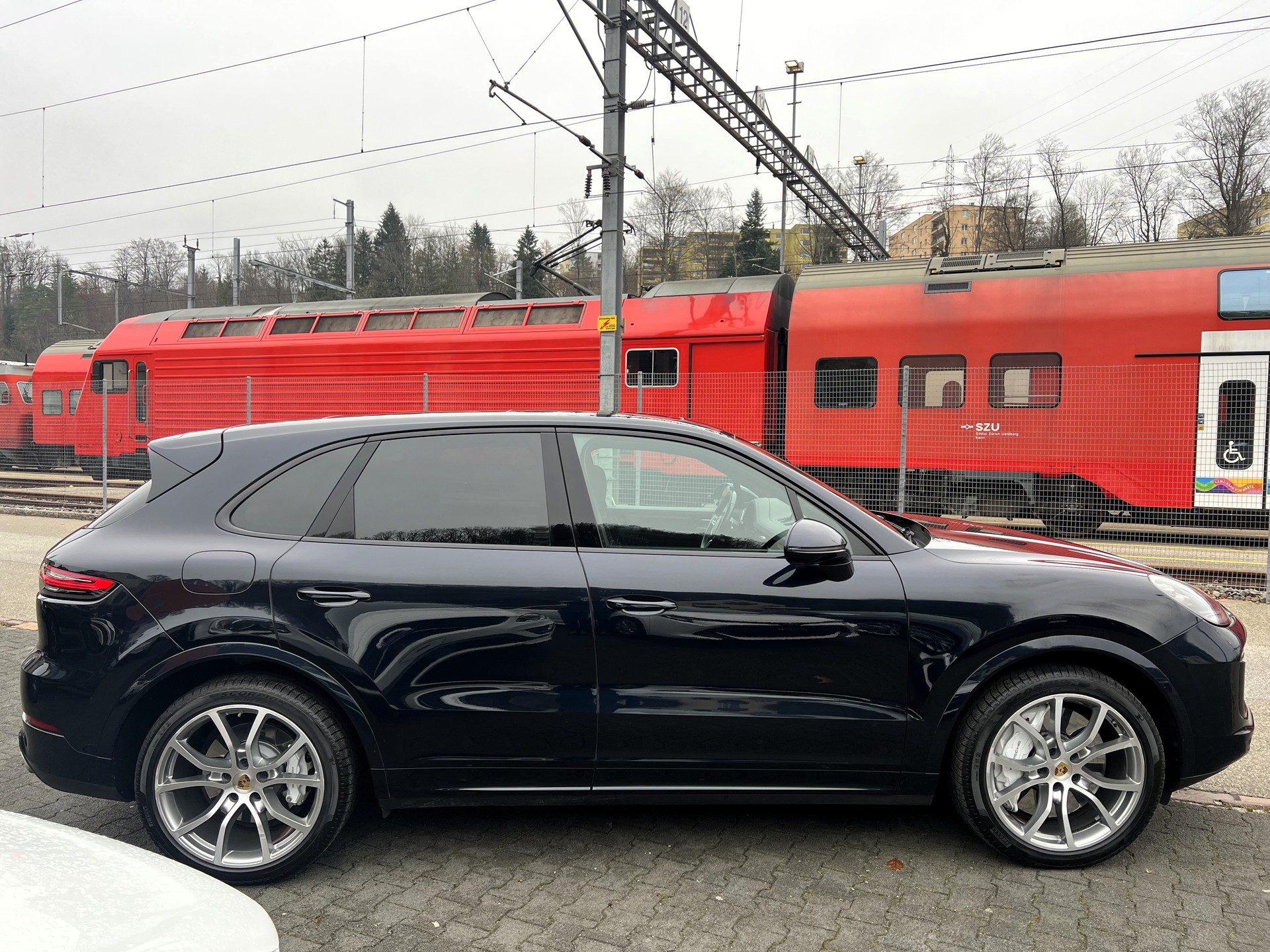 PORSCHE Cayenne Turbo-image-5