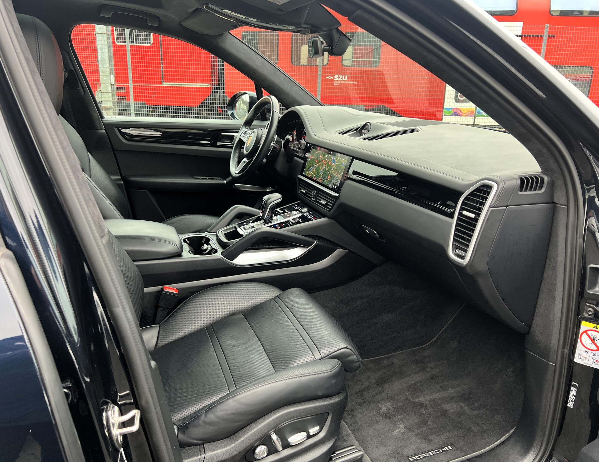 PORSCHE Cayenne Turbo-image-11