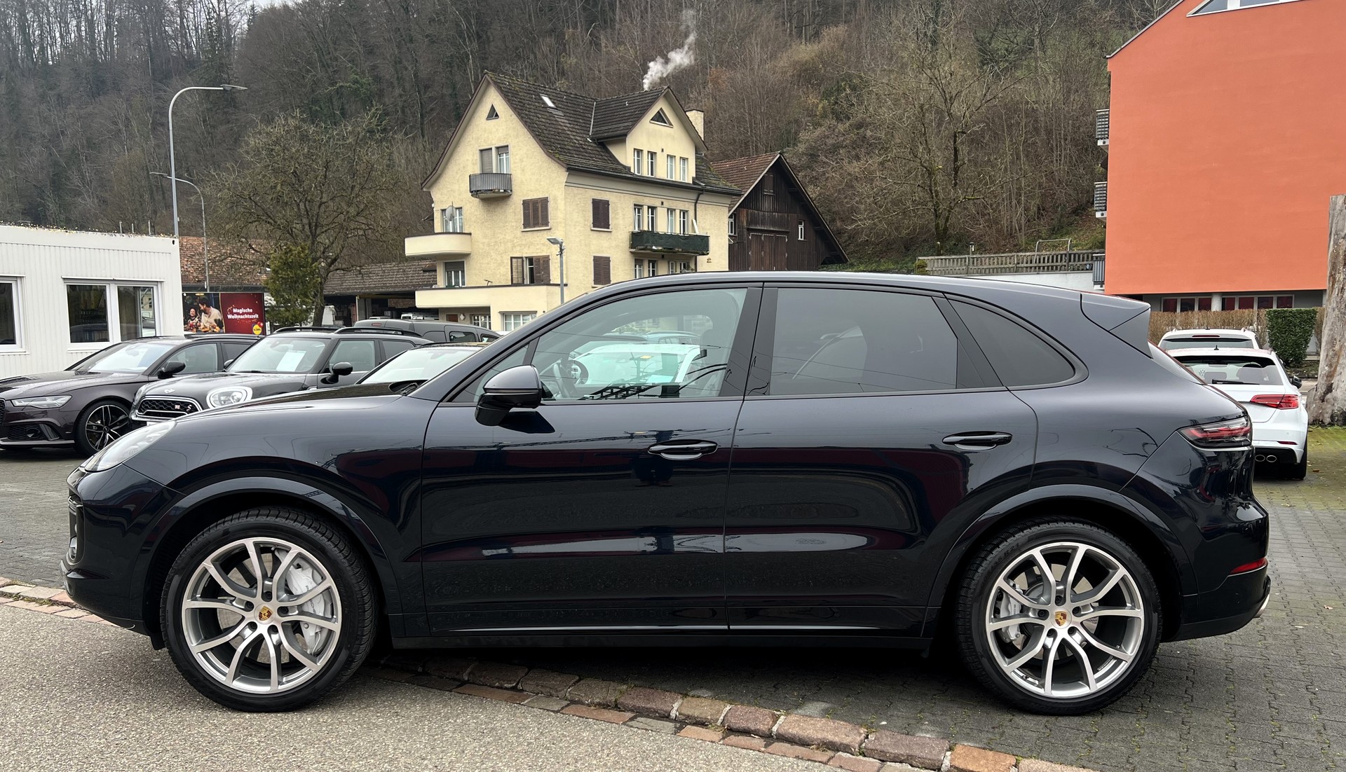 PORSCHE Cayenne Turbo-image-1