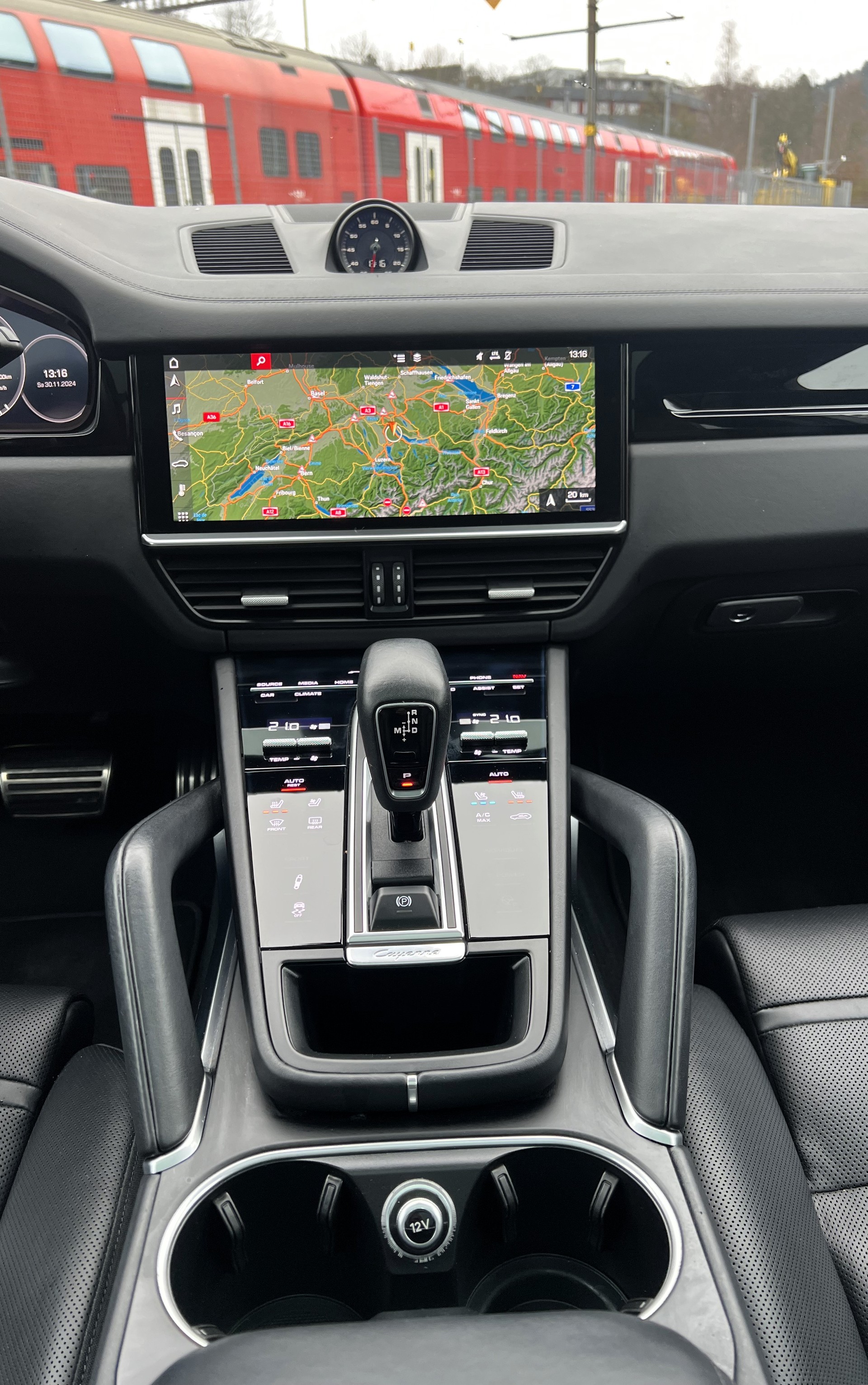 PORSCHE Cayenne Turbo-image-14