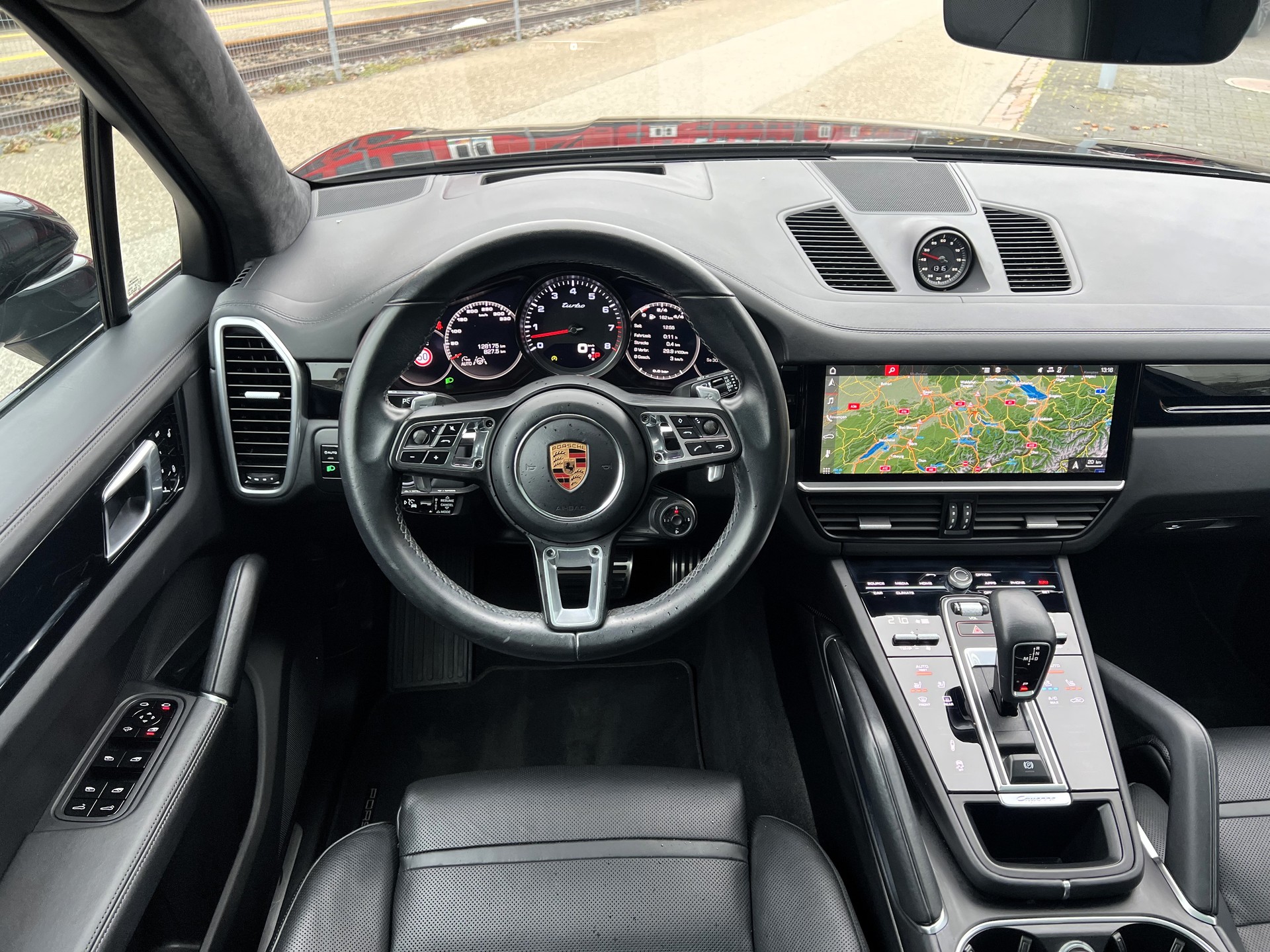 PORSCHE Cayenne Turbo-image-15