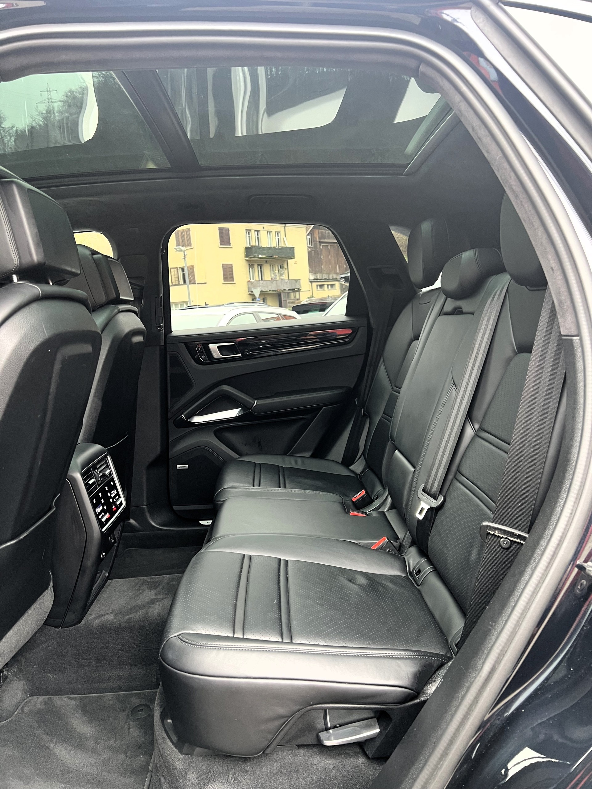 PORSCHE Cayenne Turbo-image-10