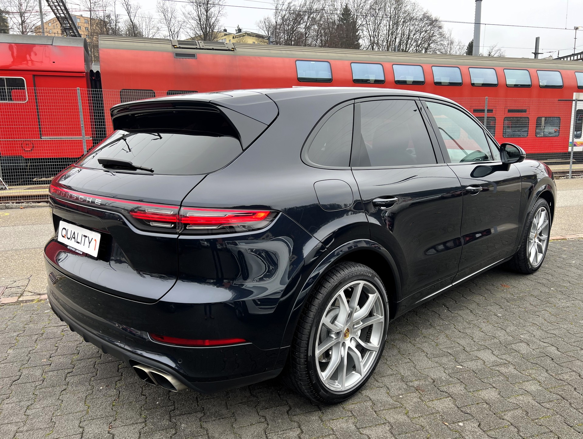 PORSCHE Cayenne Turbo-image-4