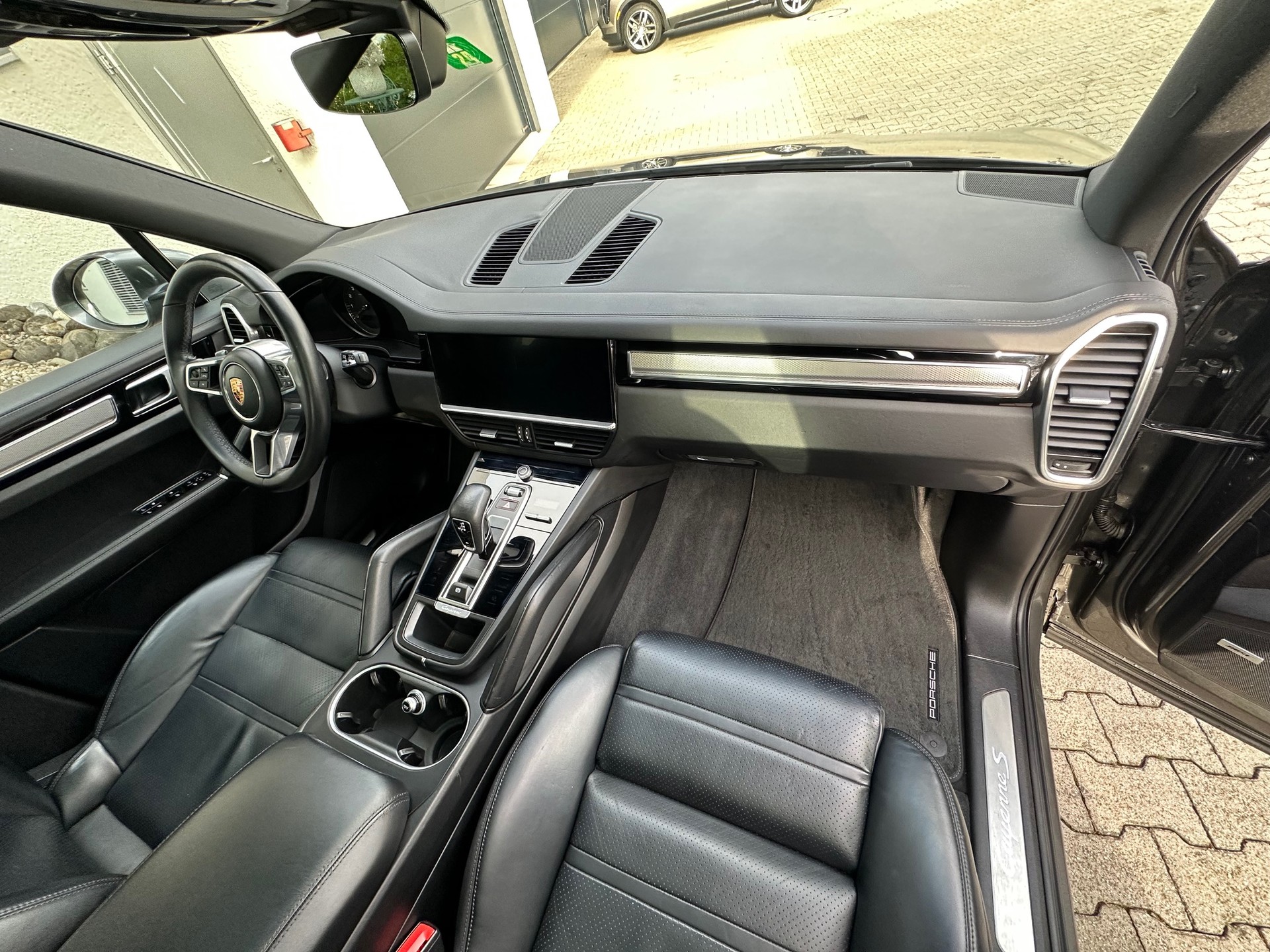 PORSCHE Cayenne S-image-3