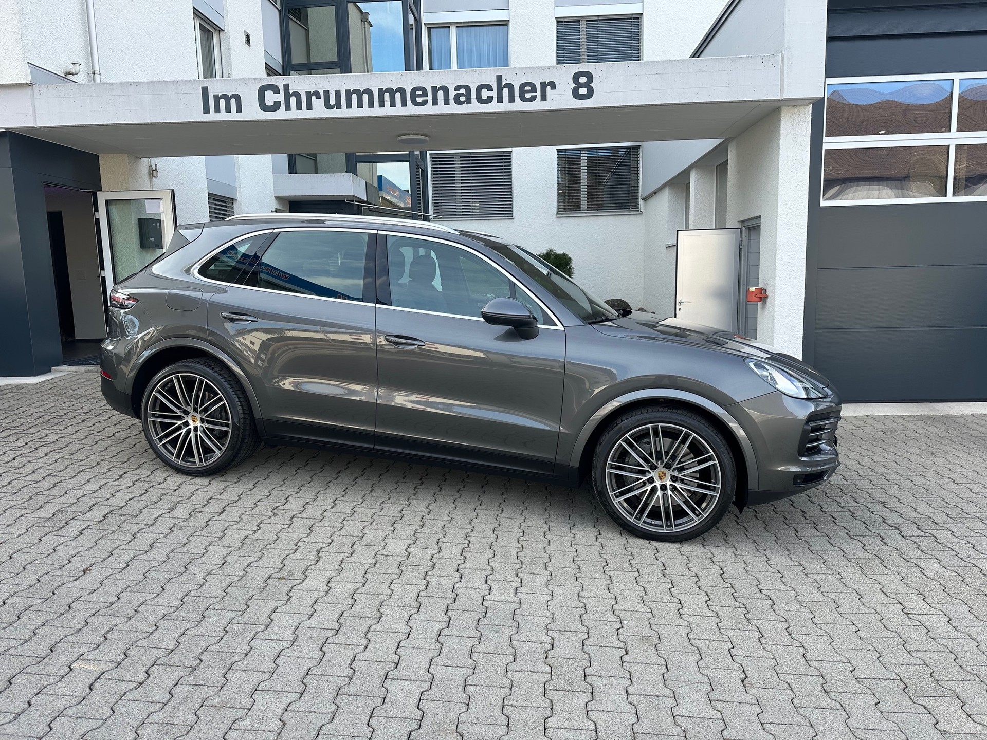 PORSCHE Cayenne S-image-1