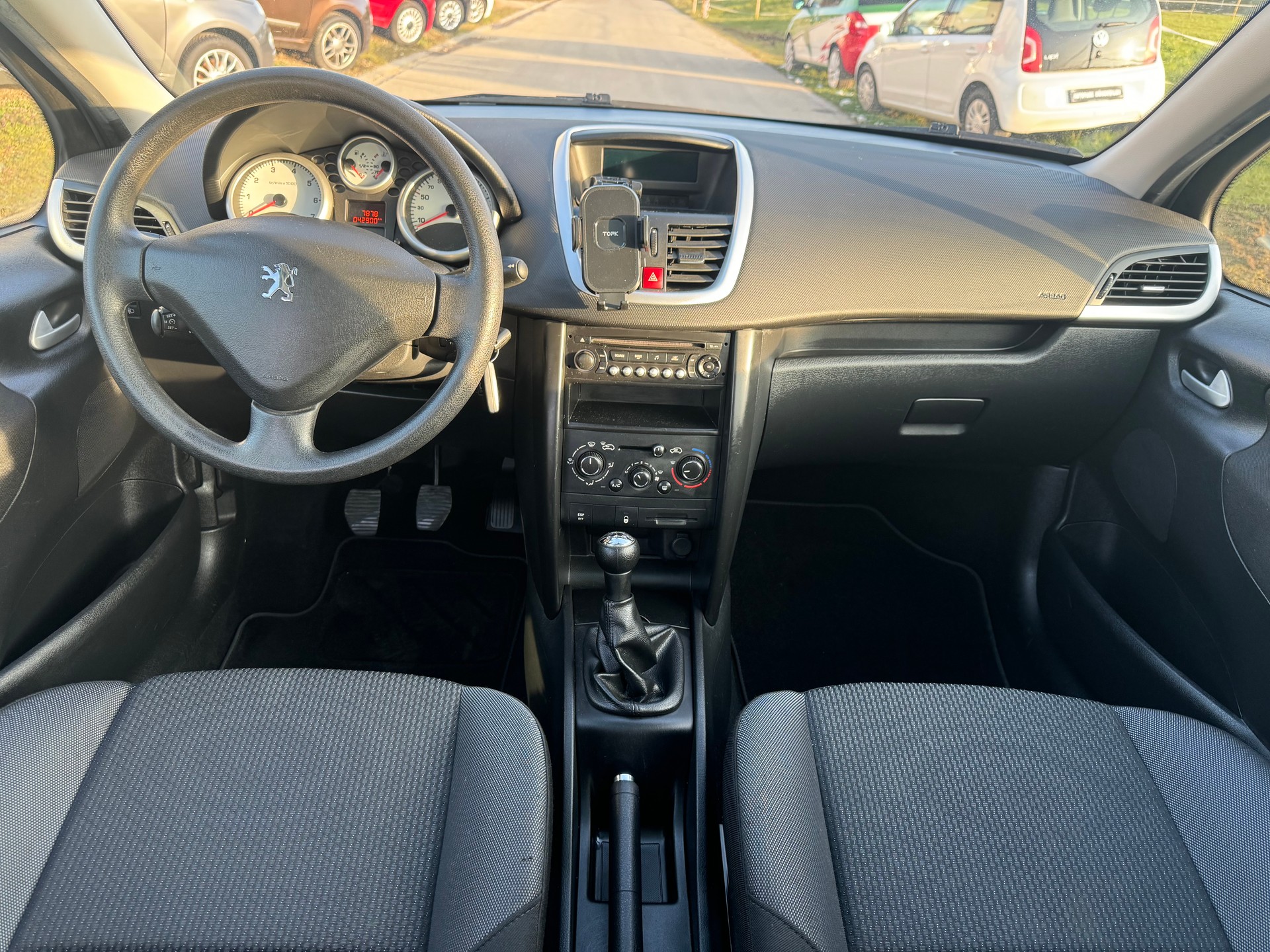 PEUGEOT 207 1.4 16V Millesim 200-image-7