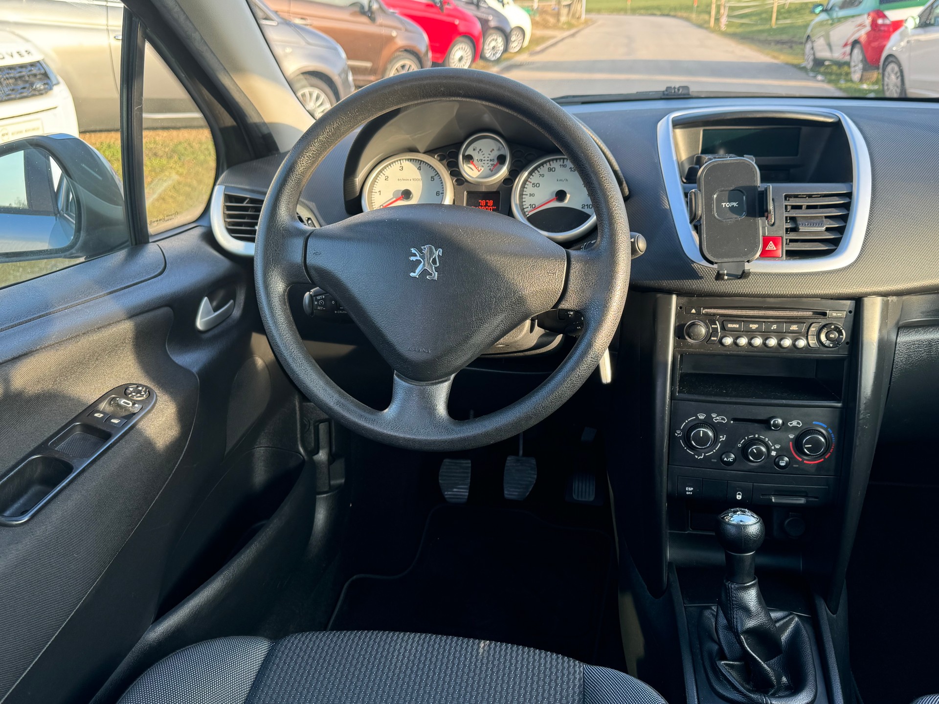 PEUGEOT 207 1.4 16V Millesim 200-image-8
