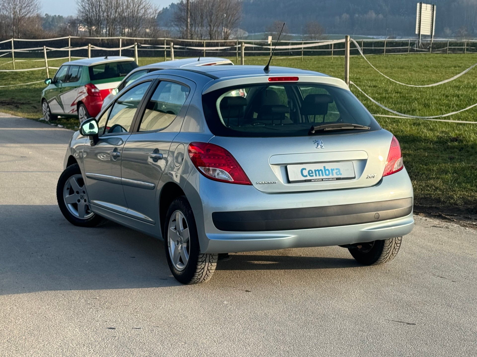 PEUGEOT 207 1.4 16V Millesim 200-image-3