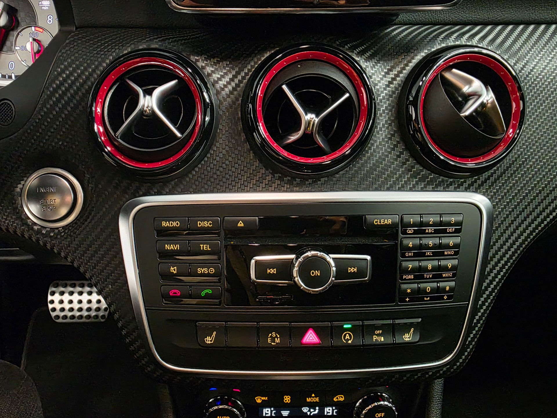 MERCEDES-BENZ A 250 AMG LINE Sport 4Matic 7G-DCT-image-8