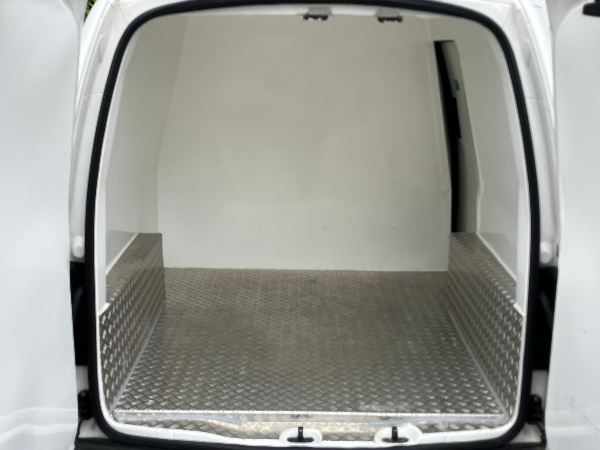 VW Caddy 1.2 TSI Entry BlueMotion Technology-image-3