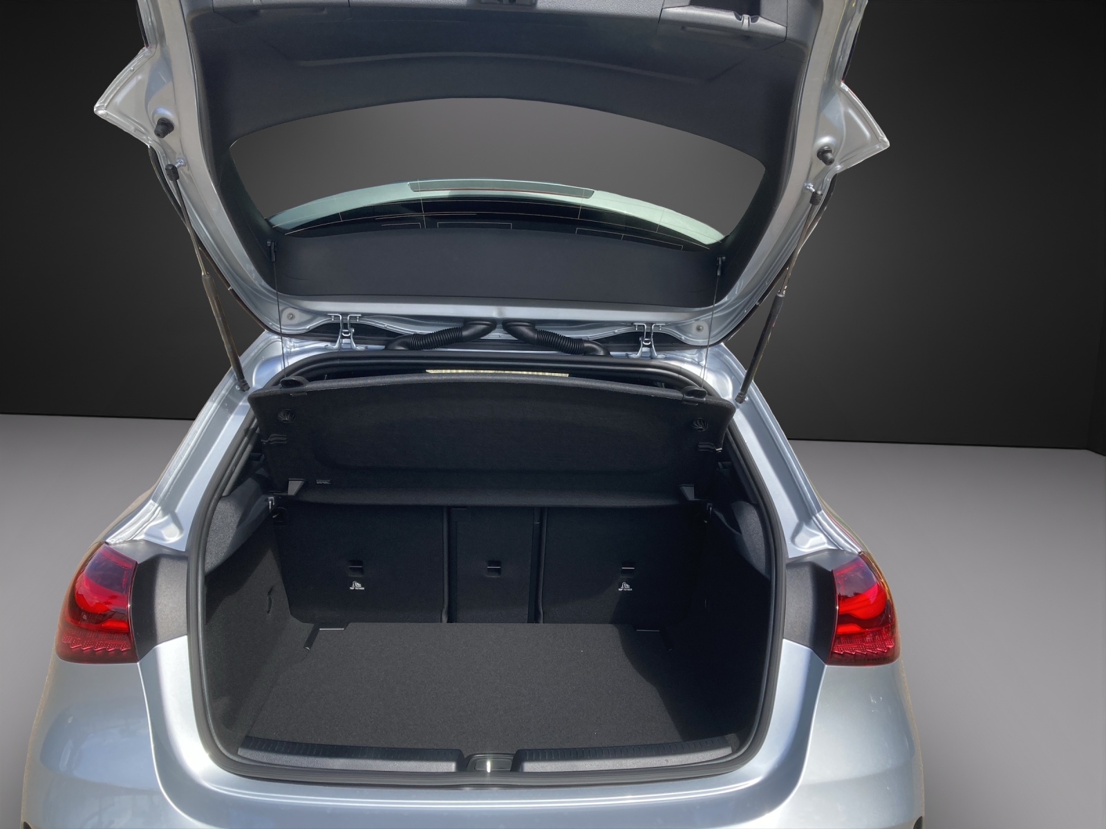 MERCEDES-BENZ A 200 7G-DCT Night Star-image-8