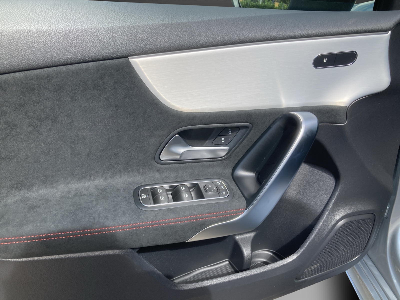 MERCEDES-BENZ A 200 7G-DCT Night Star-image-12