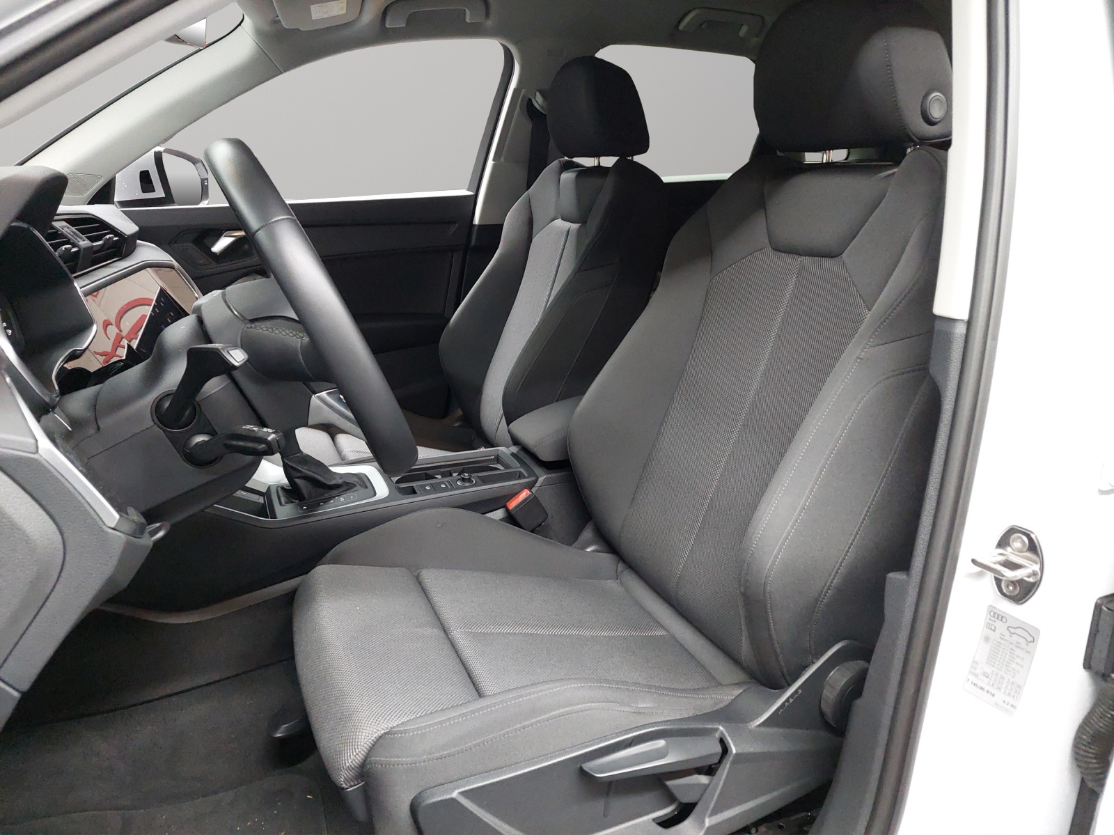 AUDI Q3 35 TDI S line quattro S-tronic-image-5