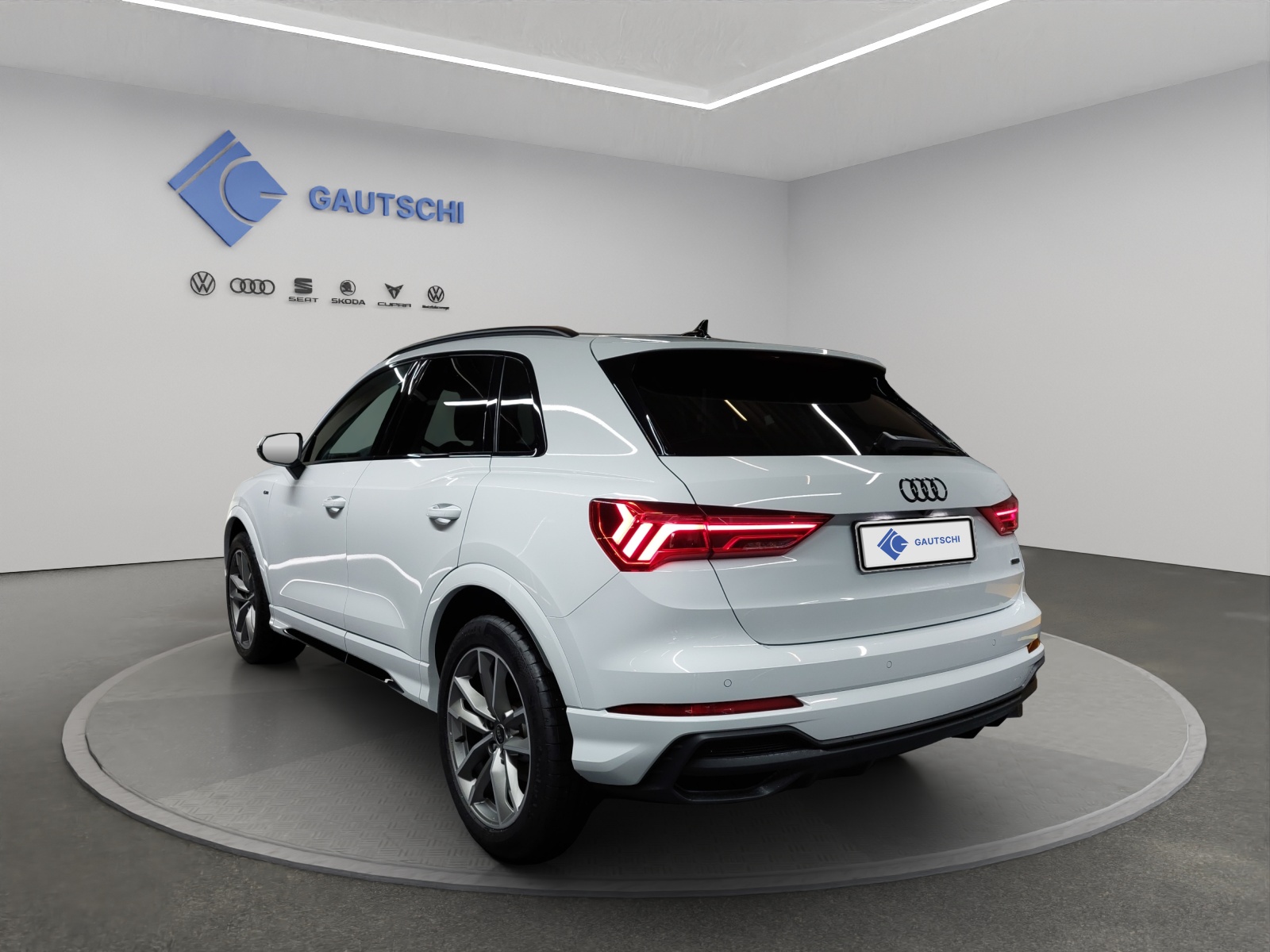 AUDI Q3 35 TDI S line quattro S-tronic-image-2