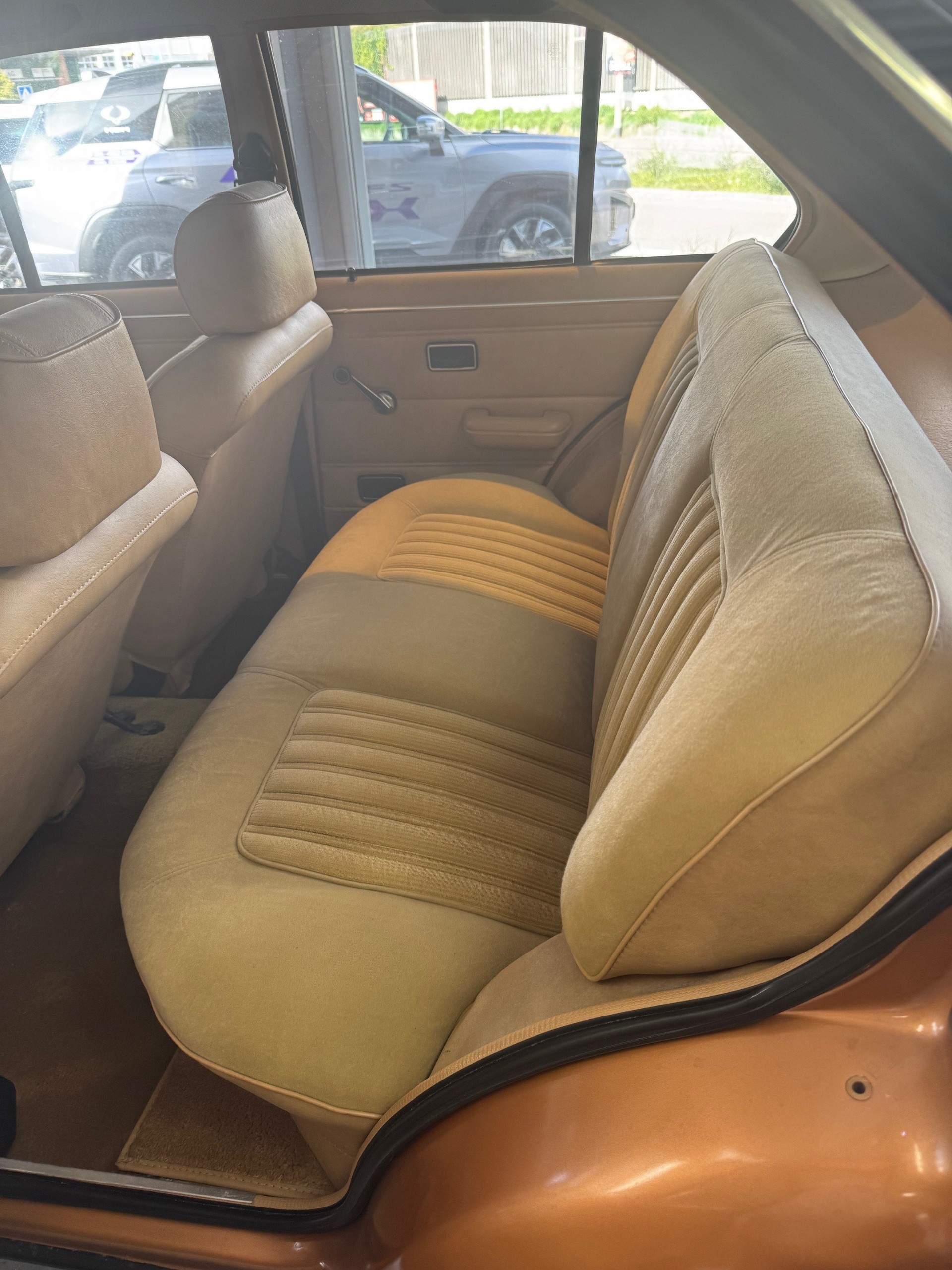 FORD Escort 1.6 Ghia-image-6