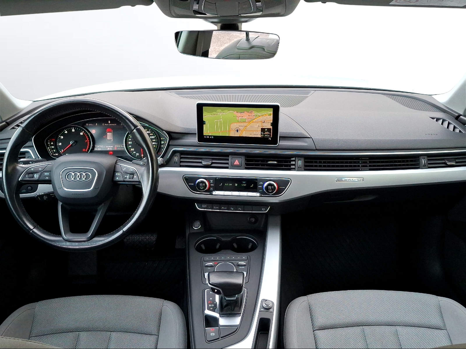 AUDI A4 Avant 2.0 TFSI quattro S-tronic-image-9