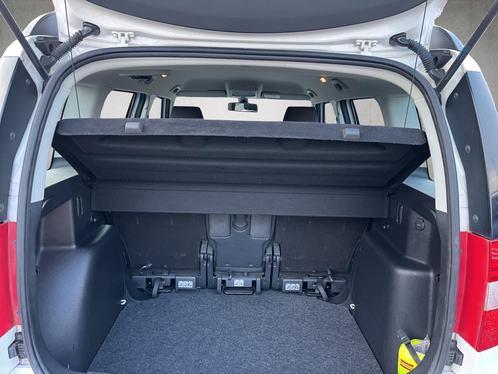 SKODA Yeti 1.2 TSI Active 4x2 DSG-image-14