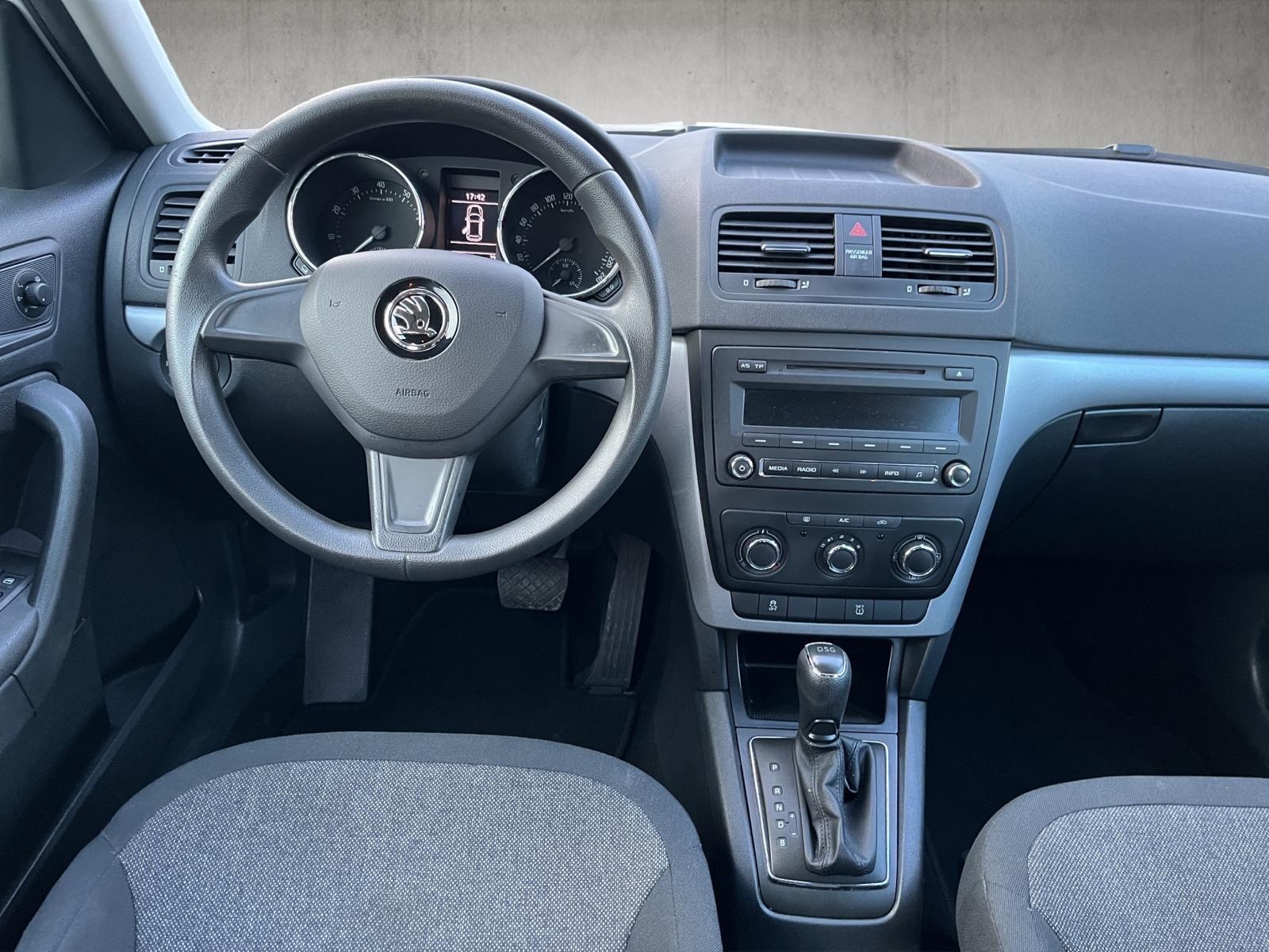 SKODA Yeti 1.2 TSI Active 4x2 DSG-image-12