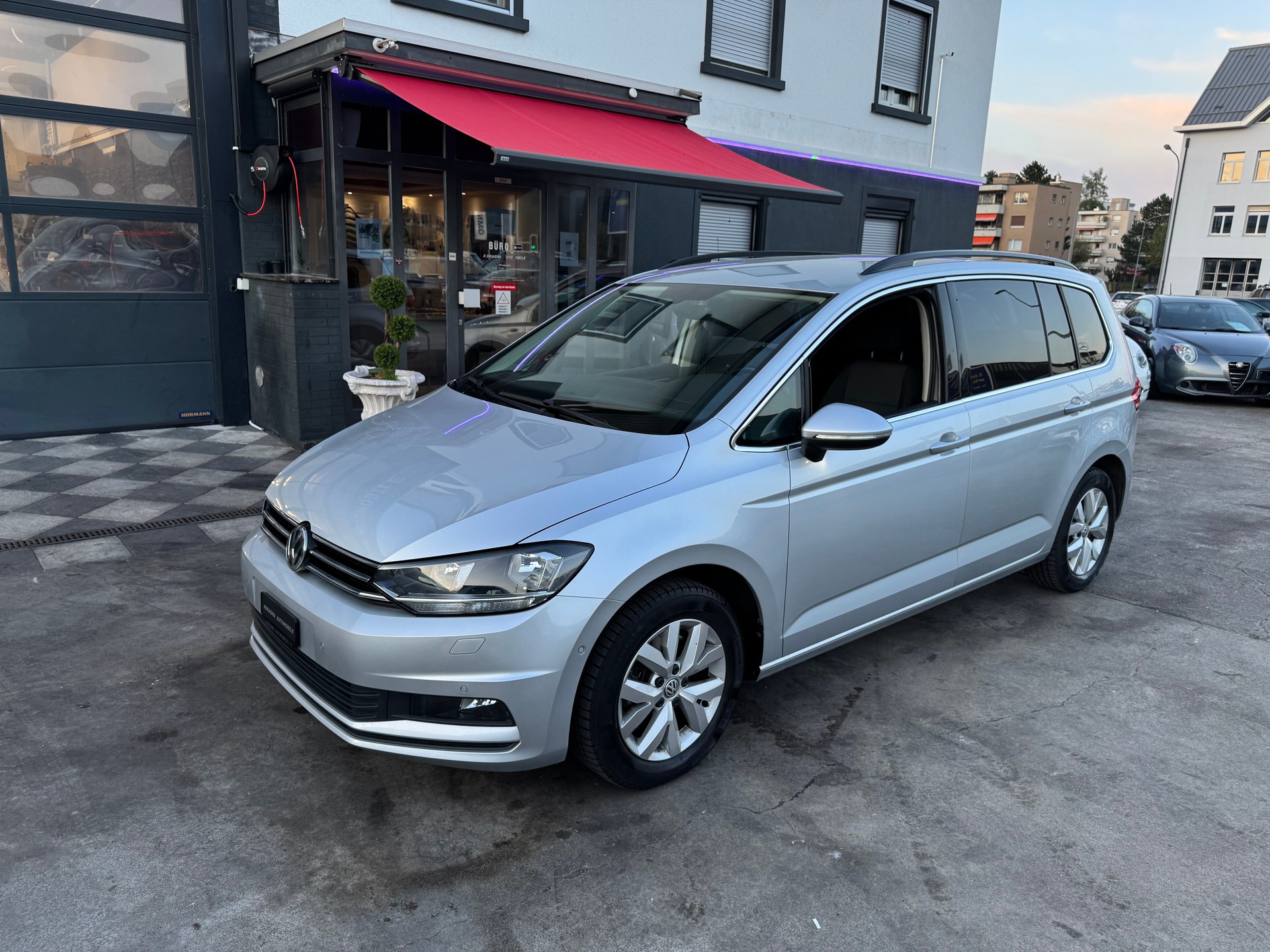 VW Touran 2.0 TDI BlueMotion Technology United DSG-image-3