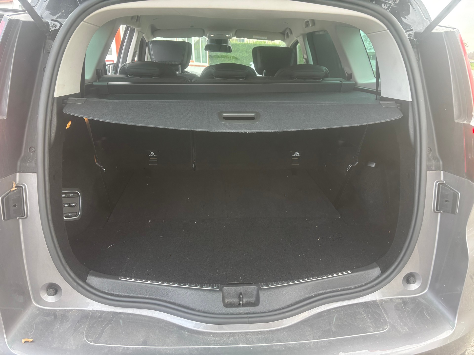 RENAULT Grand Scénic 1.8 dCi Initiale EDC-image-8