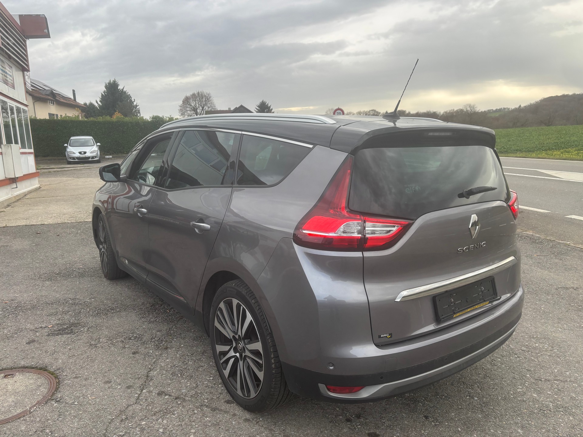 RENAULT Grand Scénic 1.8 dCi Initiale EDC-image-5