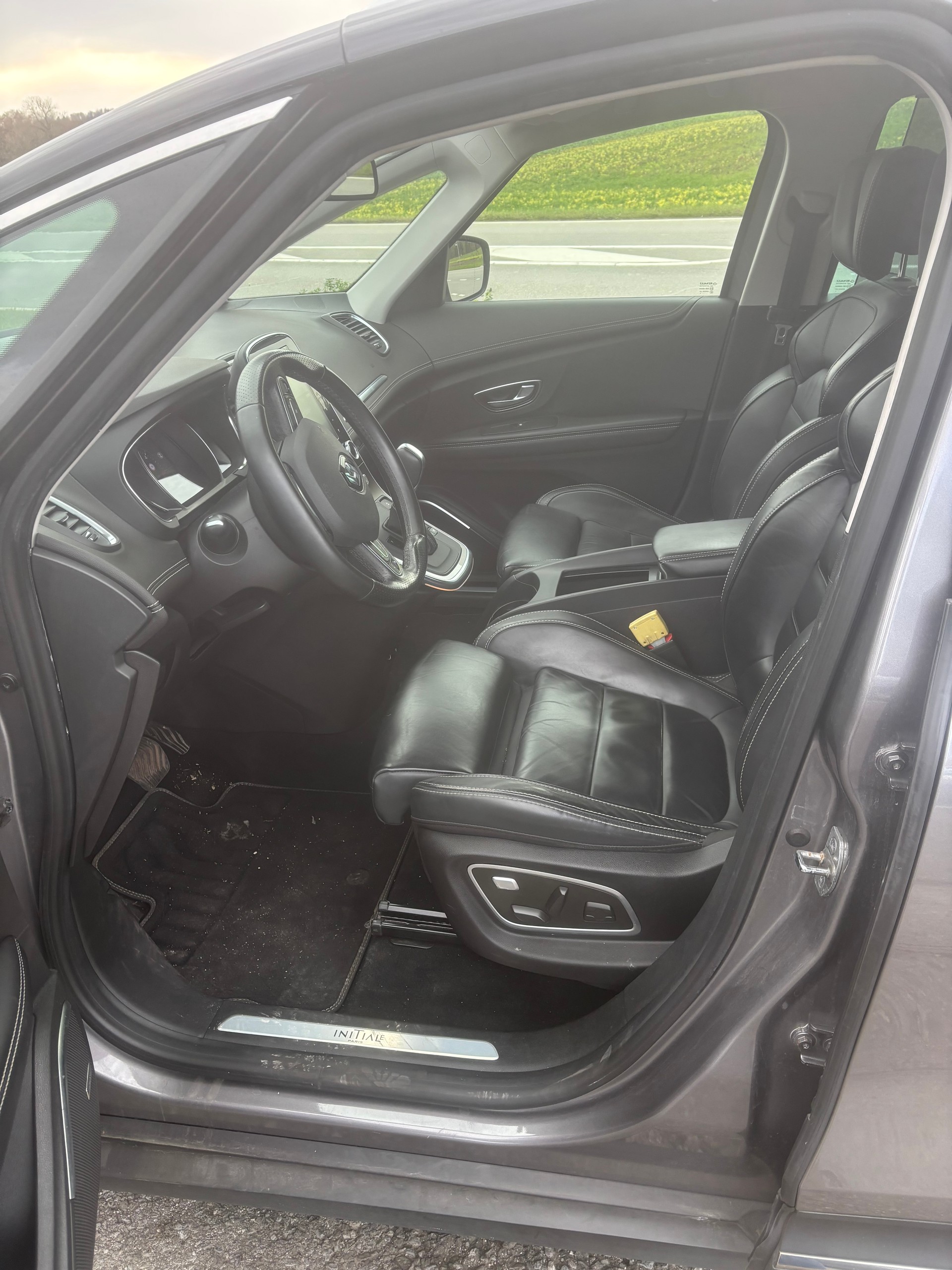 RENAULT Grand Scénic 1.8 dCi Initiale EDC-image-11