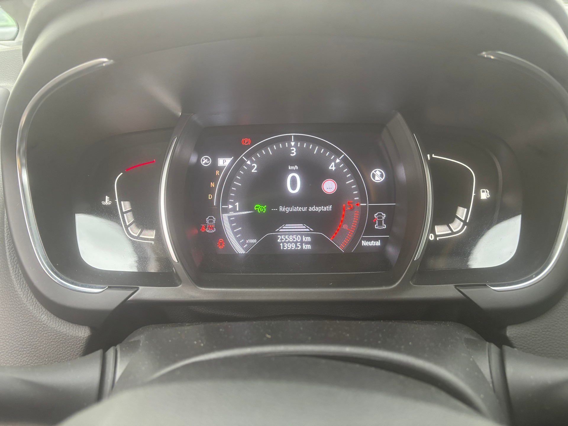 RENAULT Grand Scénic 1.8 dCi Initiale EDC-image-10