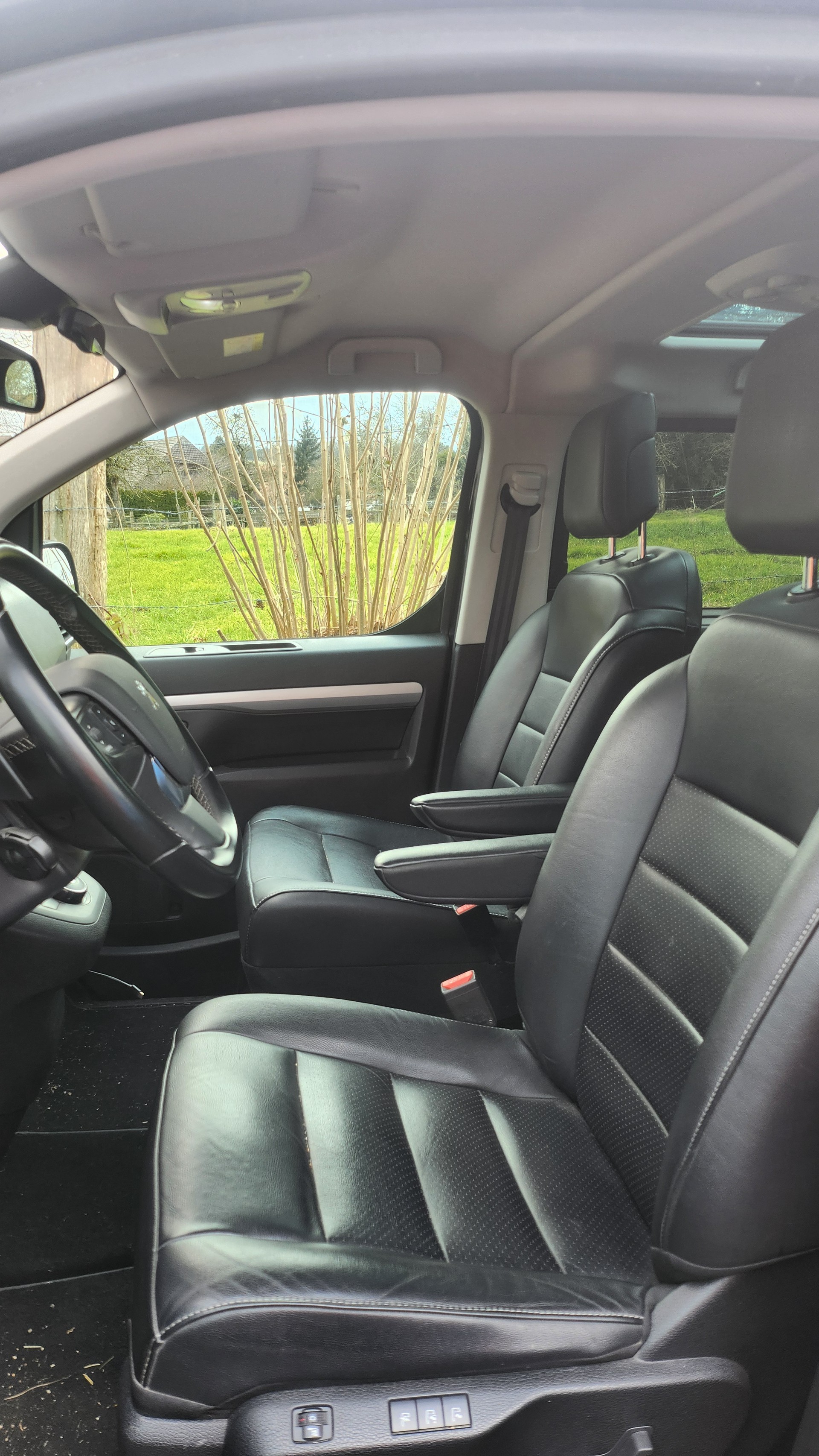 PEUGEOT Traveller 2.0 BlueHDi Allure Standard EAT-image-2