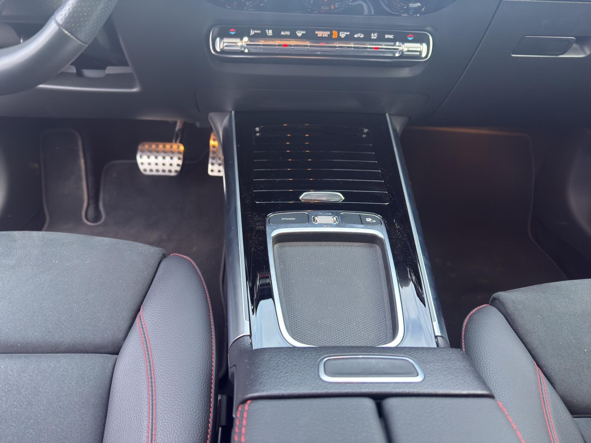 MERCEDES-BENZ B 220 d AMG Line-image-14