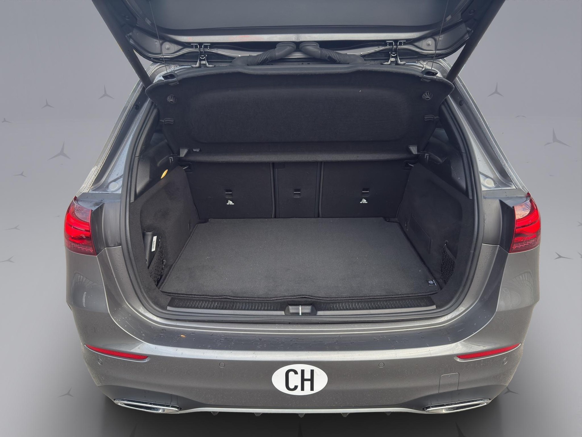 MERCEDES-BENZ B 220 d AMG Line-image-17
