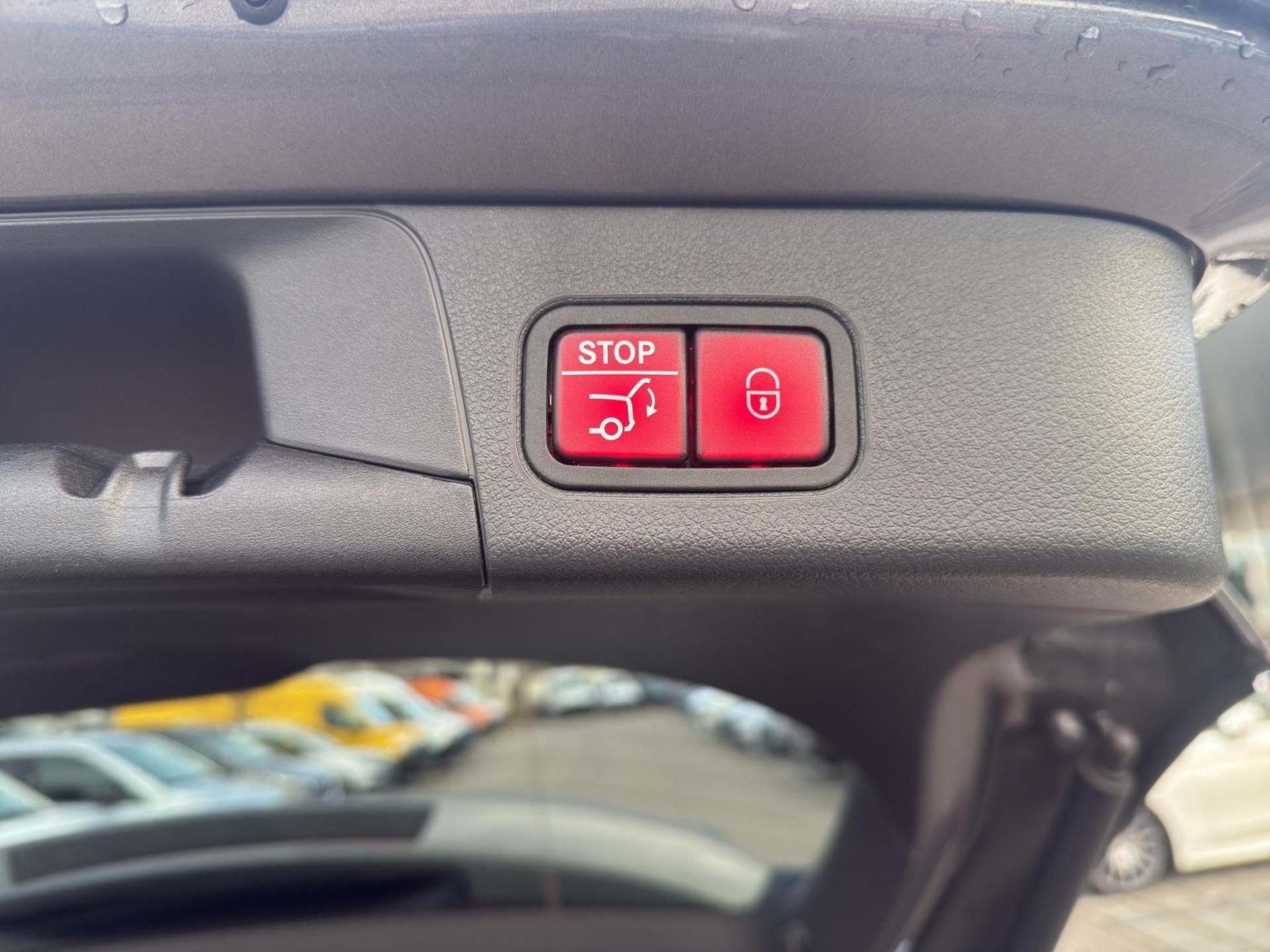 MERCEDES-BENZ B 220 d AMG Line-image-18