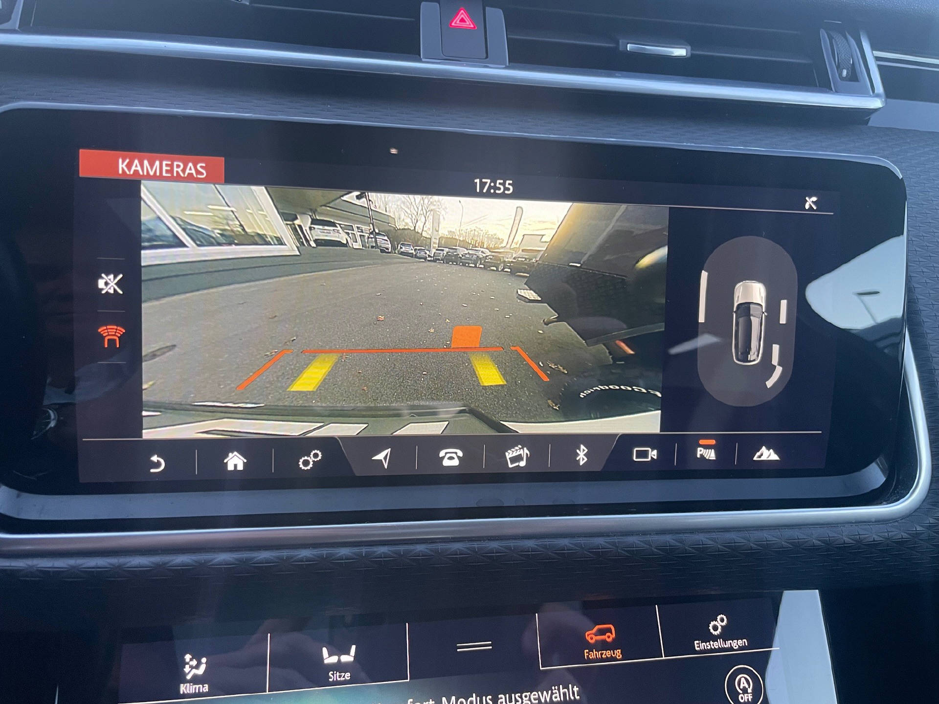 LAND ROVER Range Rover Velar 2.0 T SE-image-11