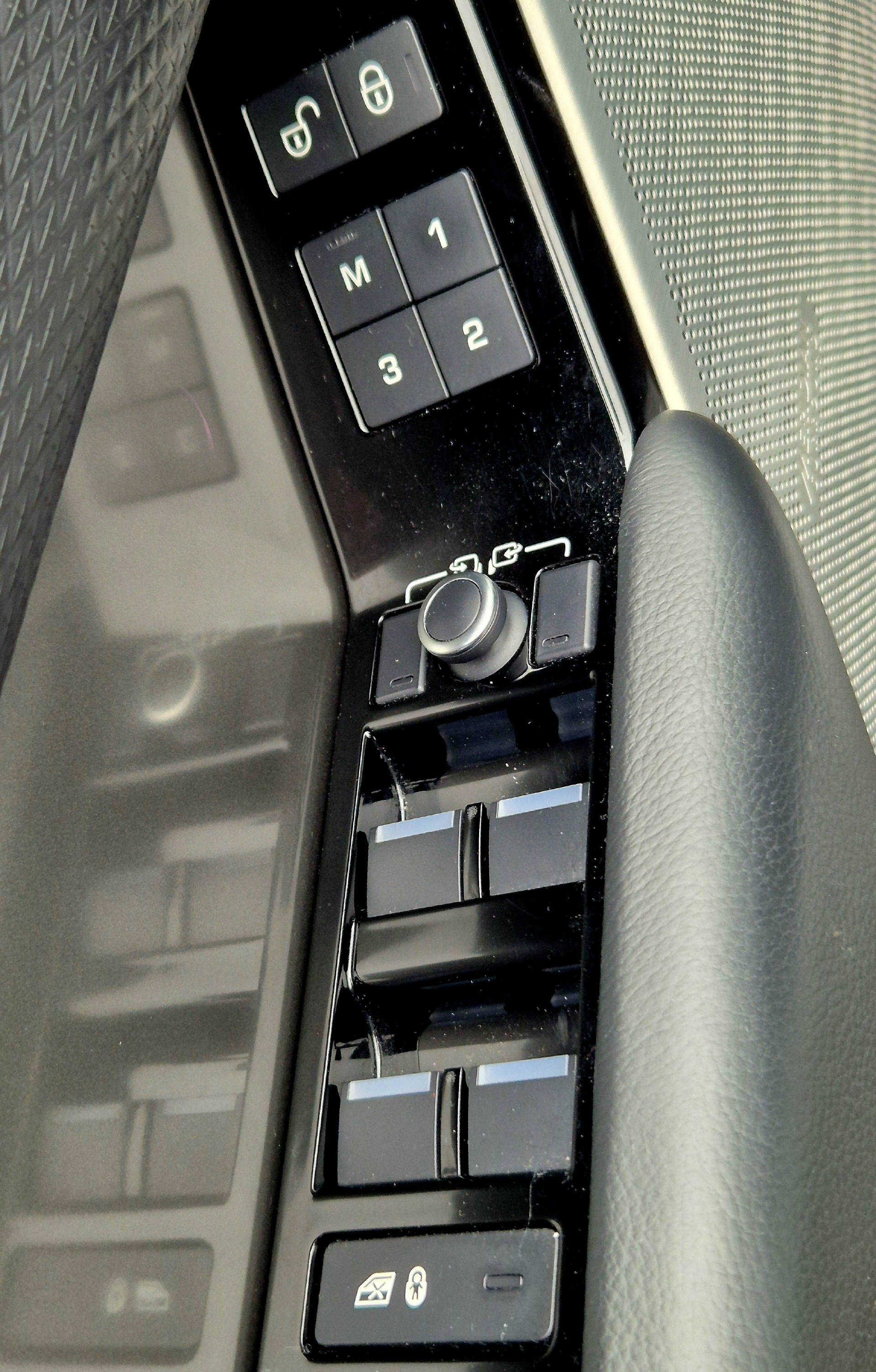 LAND ROVER Range Rover Velar 2.0 T SE-image-7