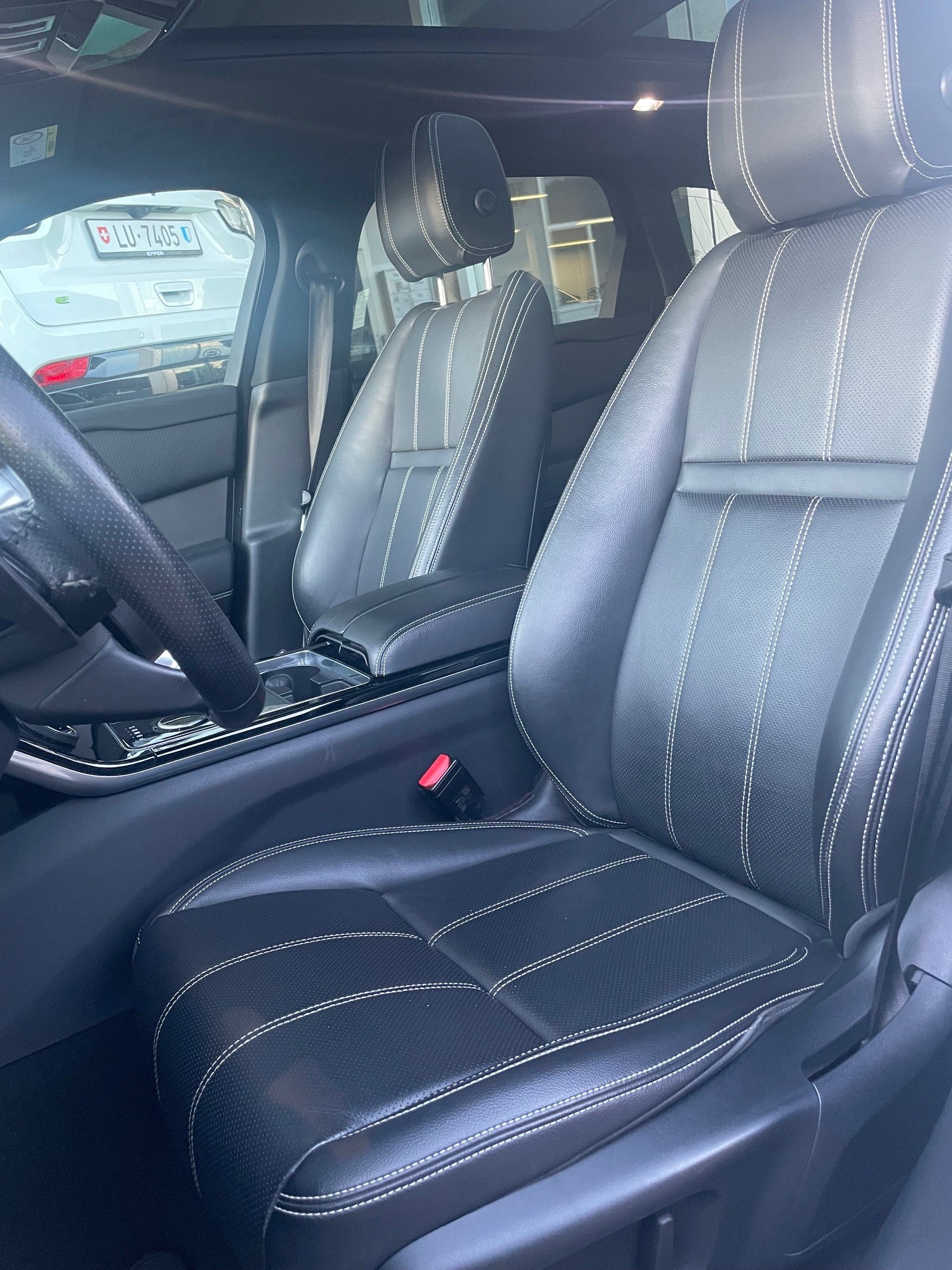 LAND ROVER Range Rover Velar 2.0 T SE-image-9