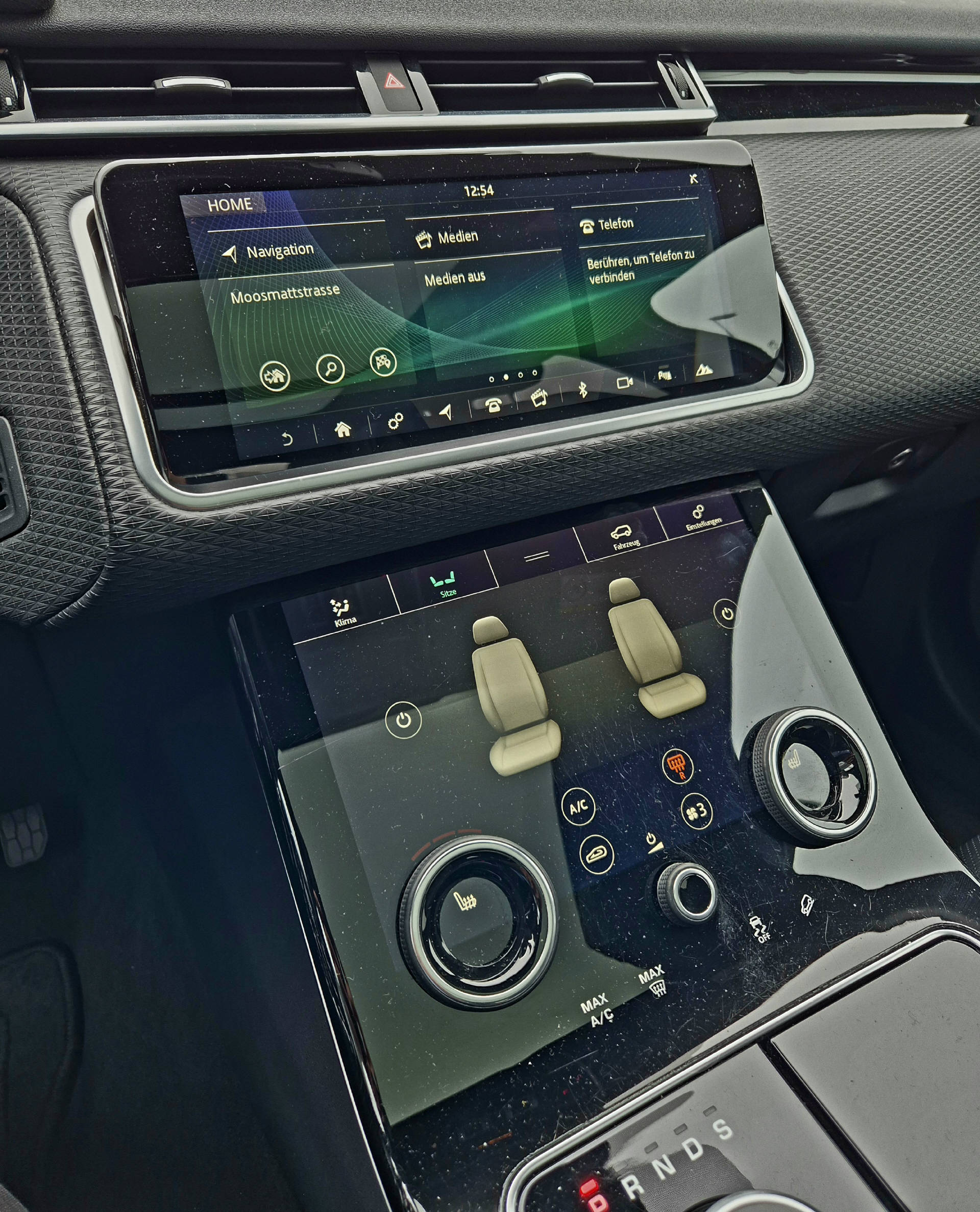 LAND ROVER Range Rover Velar 2.0 T SE-image-16