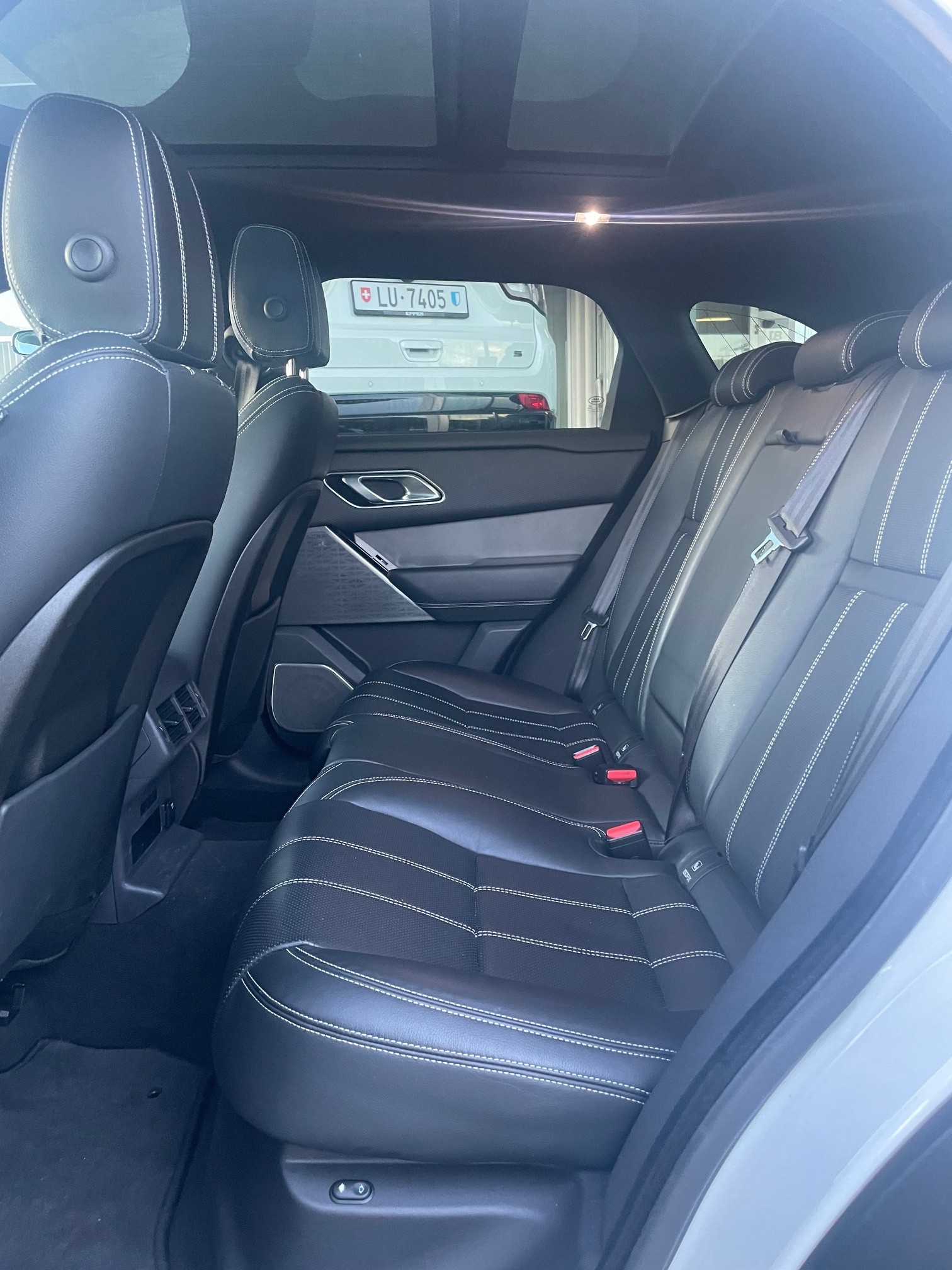LAND ROVER Range Rover Velar 2.0 T SE-image-17
