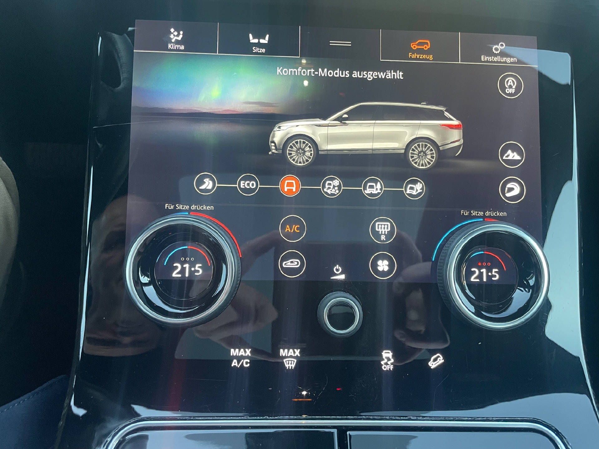 LAND ROVER Range Rover Velar 2.0 T SE-image-13