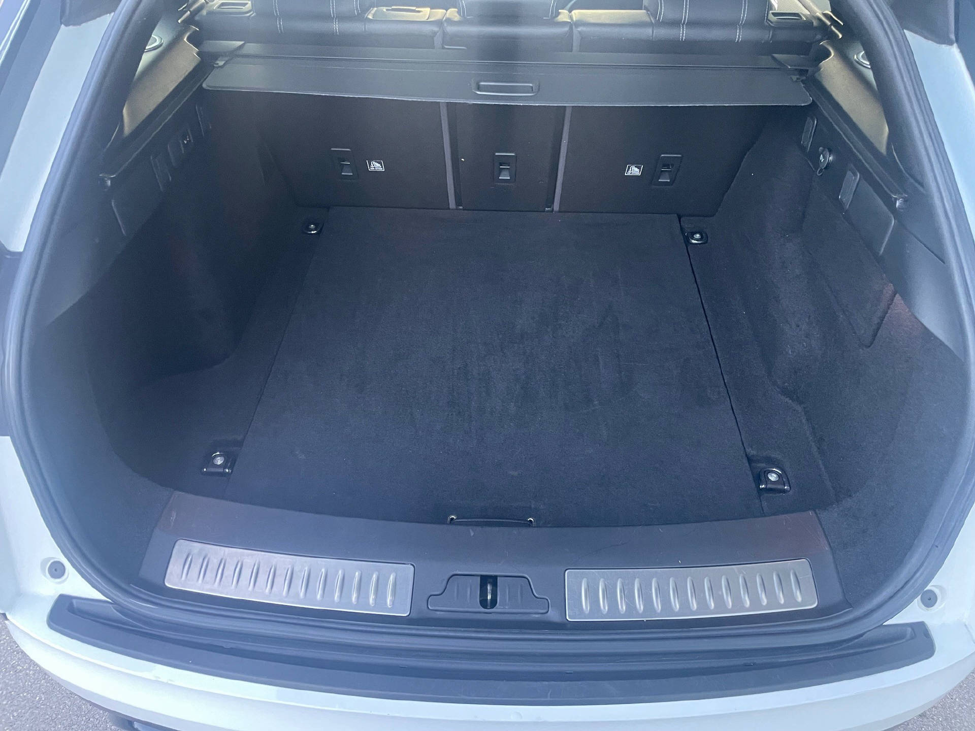 LAND ROVER Range Rover Velar 2.0 T SE-image-18