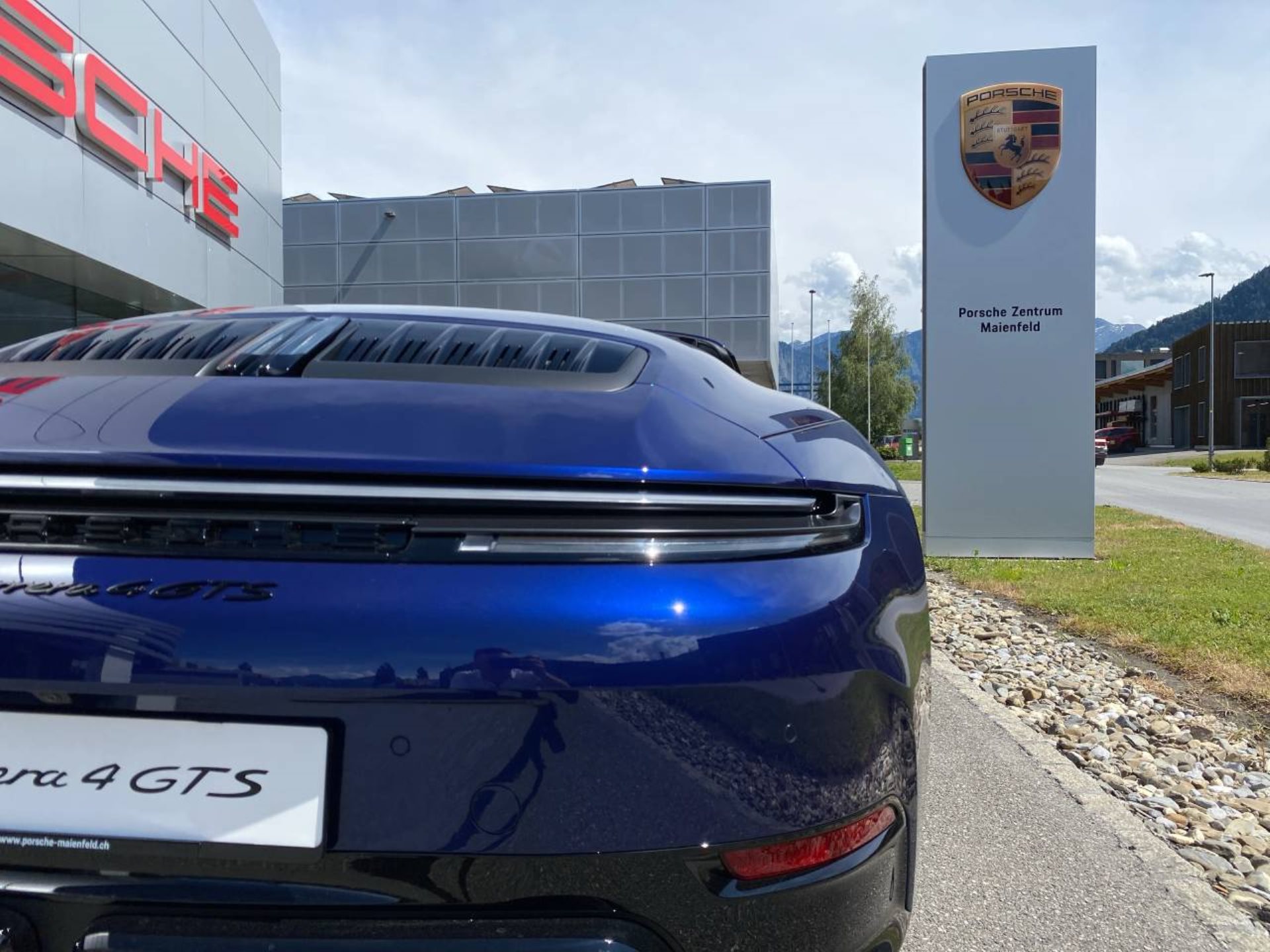 PORSCHE 911 Carrera 4 GTS Cabriolet-image-12