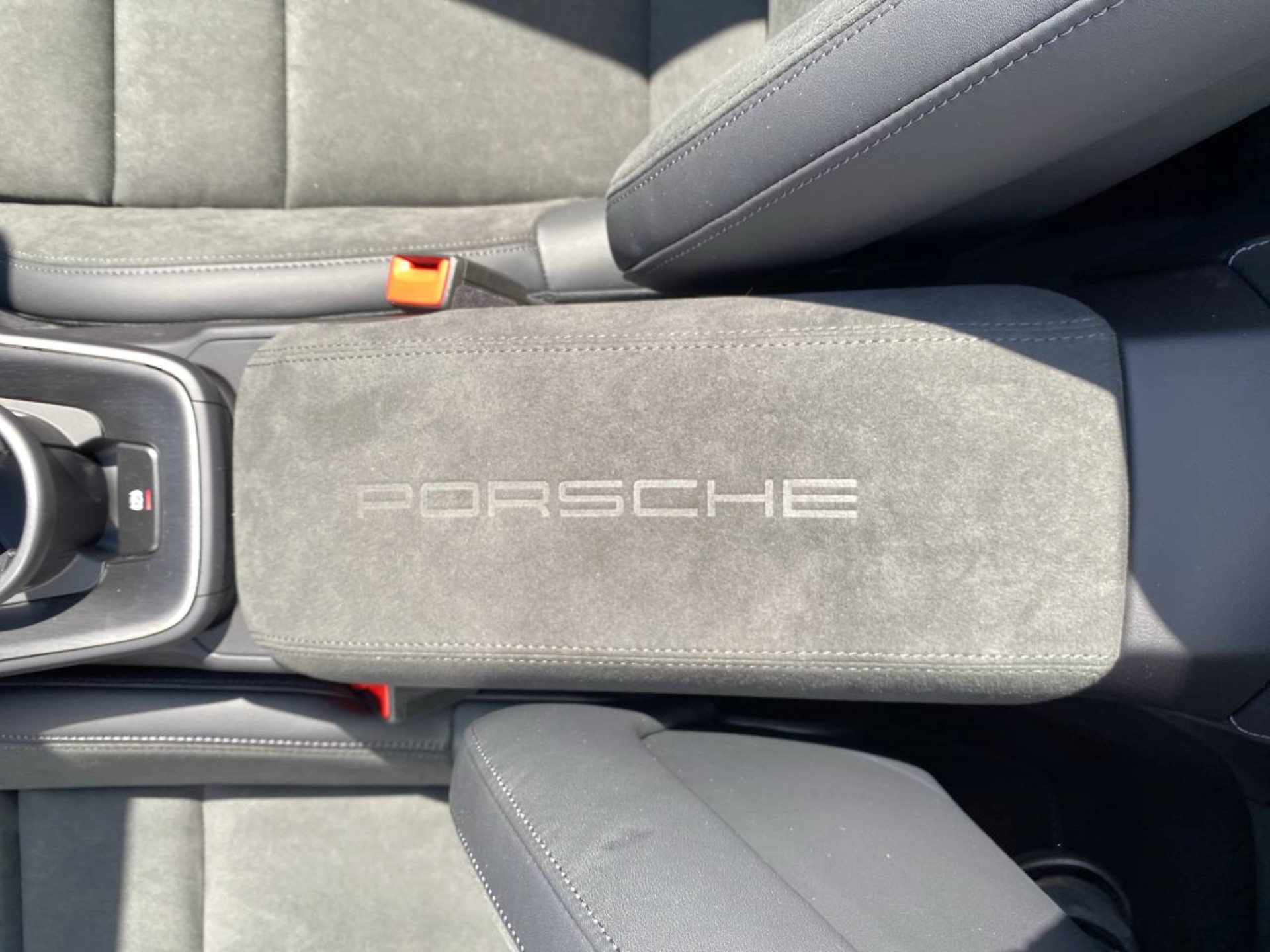 PORSCHE 911 Carrera 4 GTS Cabriolet-image-19