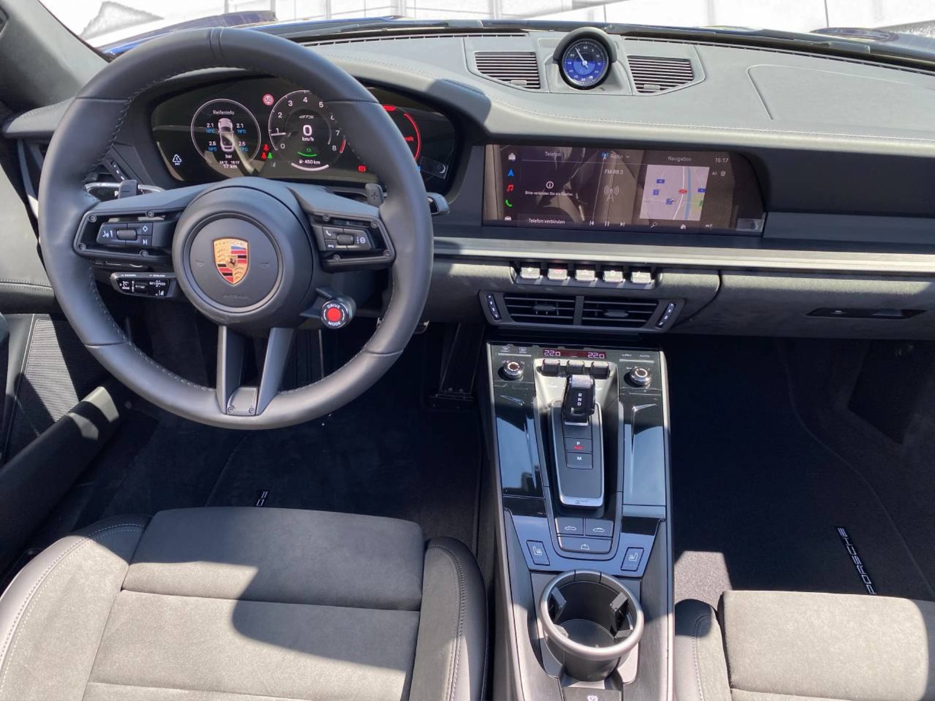 PORSCHE 911 Carrera 4 GTS Cabriolet-image-4