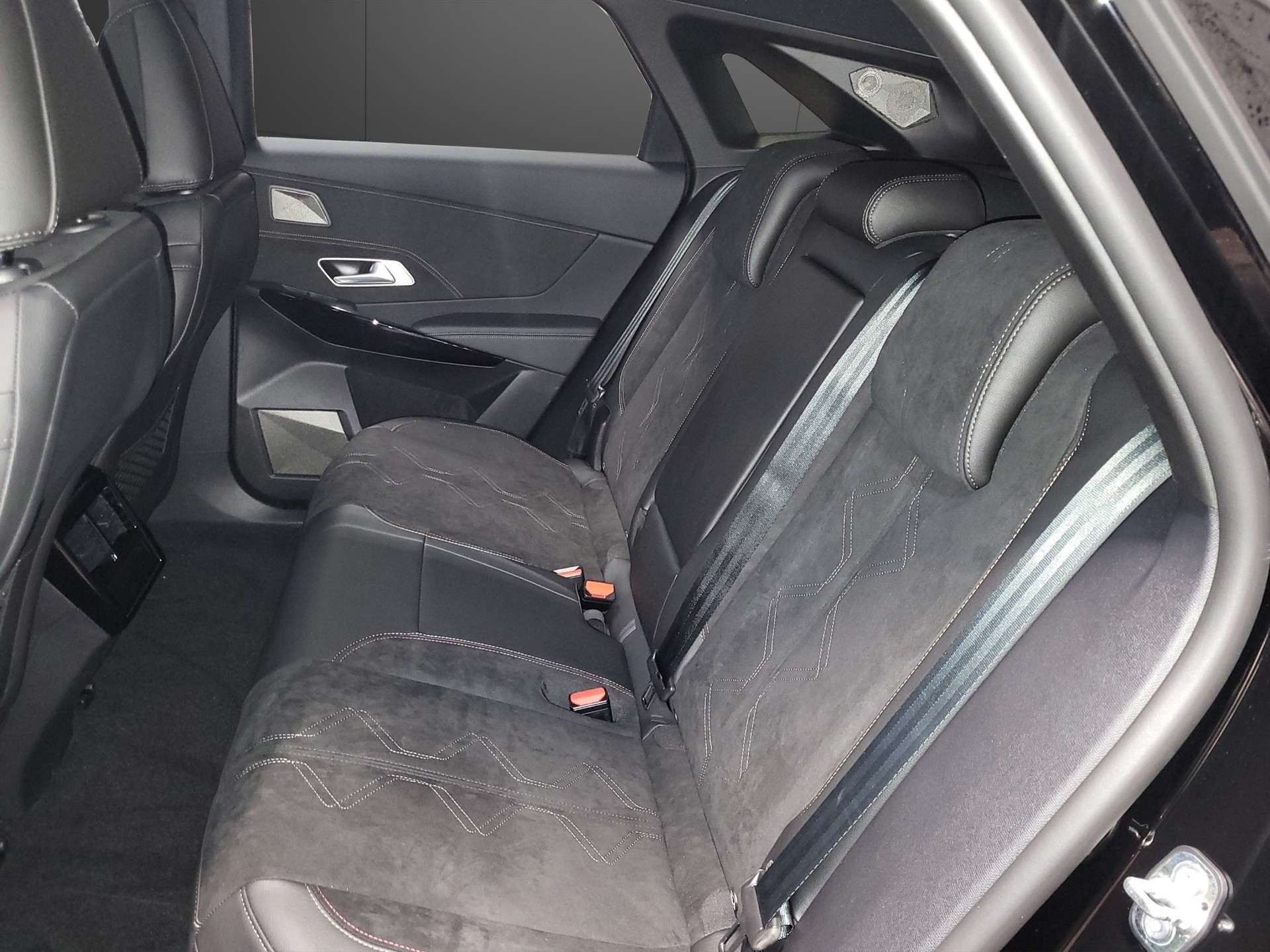 DS AUTOMOBILES DS7 E-Tense 4x4 Ligne Noire-image-5