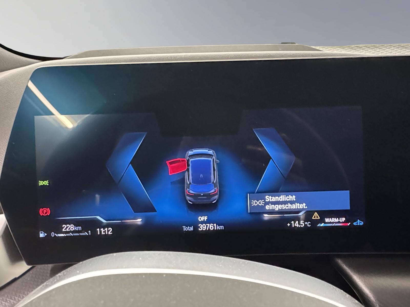 BMW 218i Active Tourer-image-16