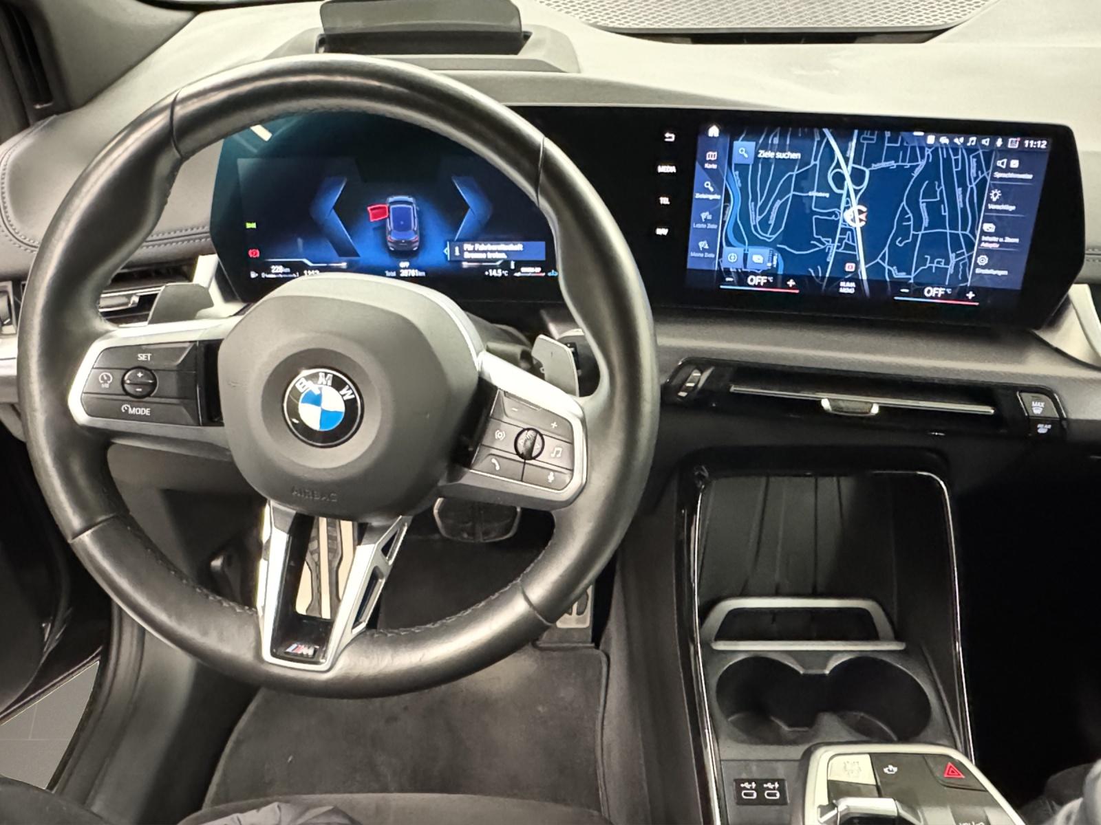 BMW 218i Active Tourer-image-17